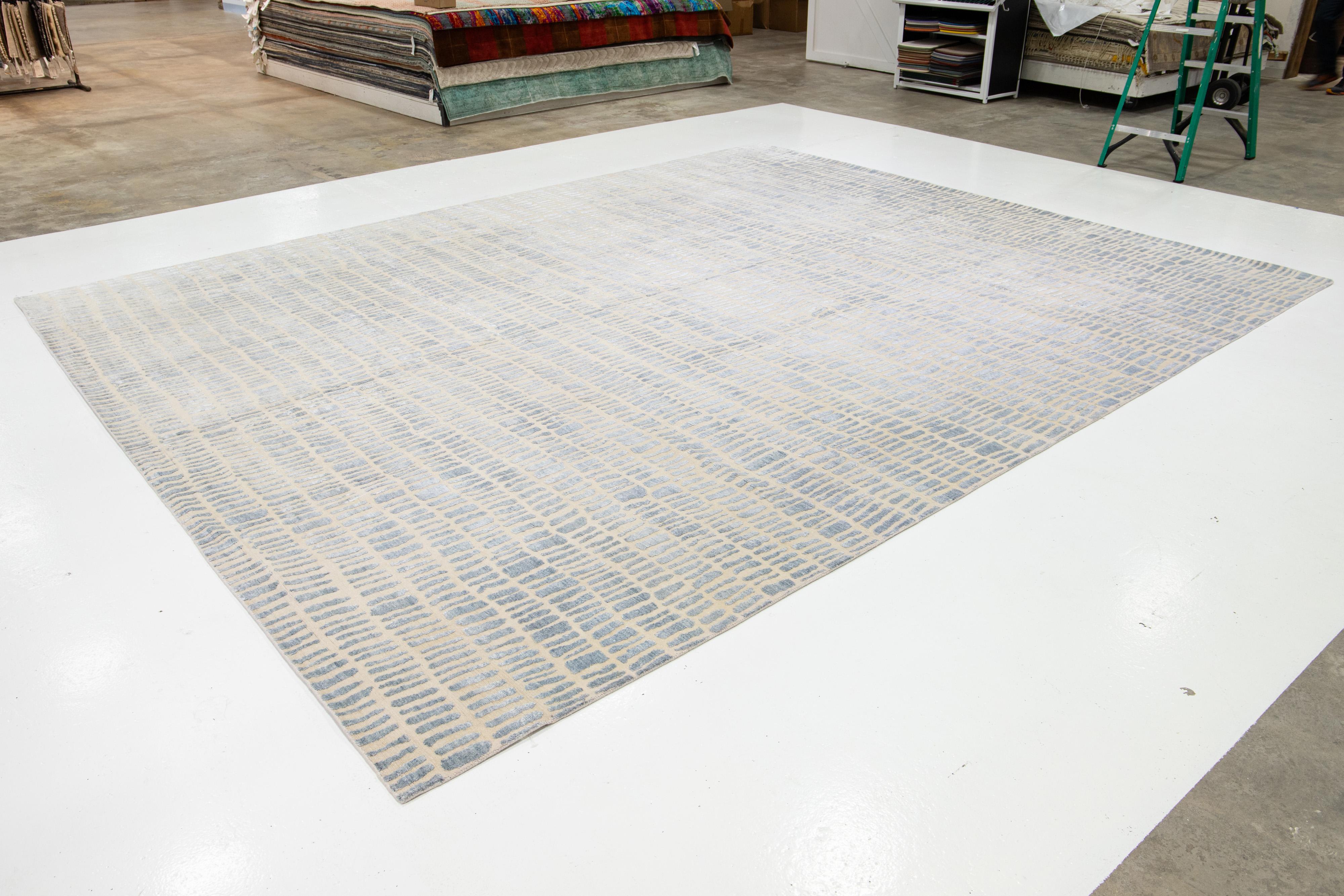 12 x 15 Alfombra contemporánea de lana y seda con diseño geométrico azul Moderno en venta