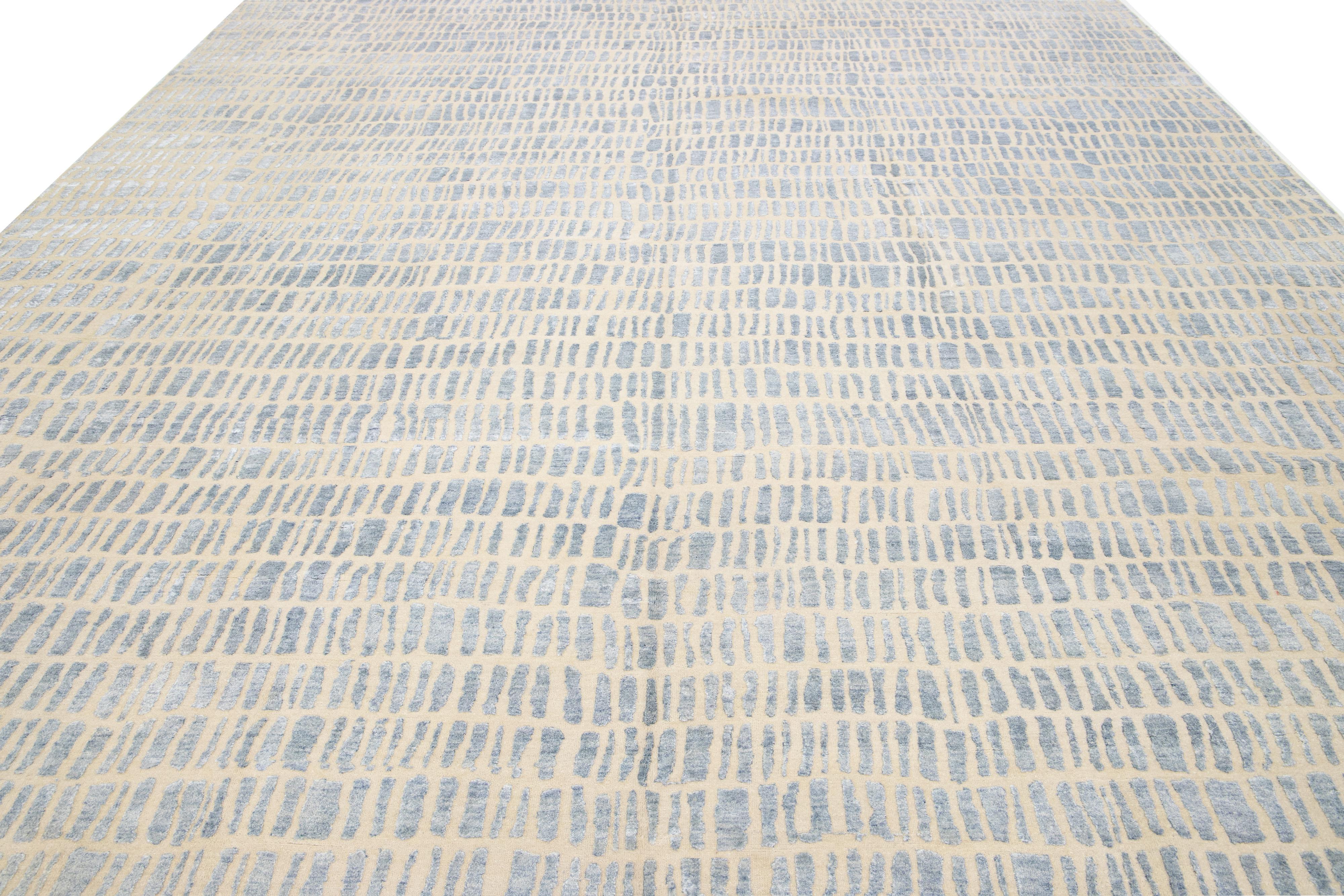 12 x 15 Alfombra contemporánea de lana y seda con diseño geométrico azul en Nuevo estado para la venta en Norwalk, CT
