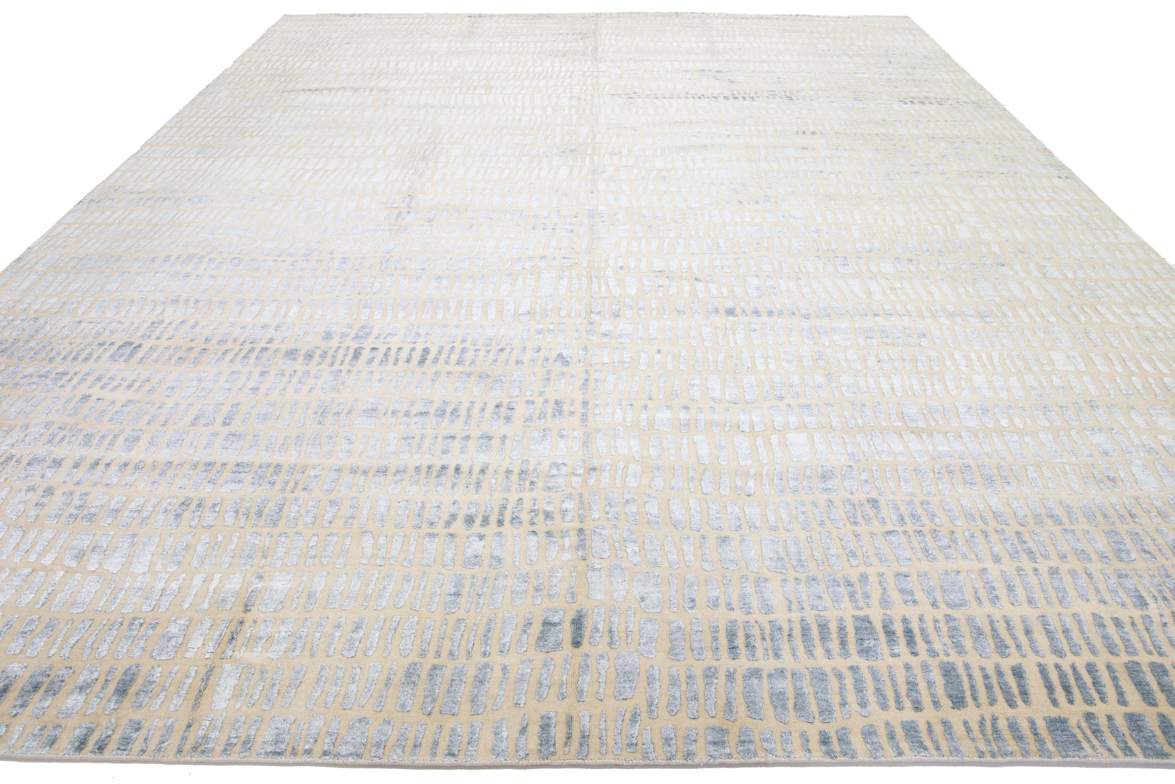 12 x 15 Alfombra contemporánea de lana y seda con diseño geométrico azul en venta 1