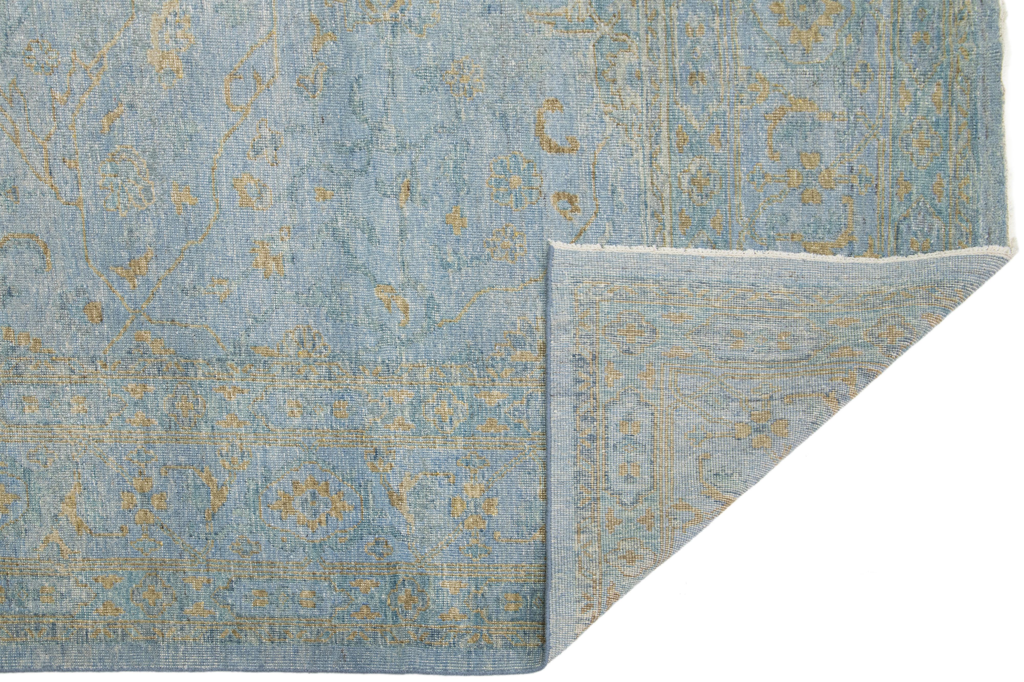 Noué à la main 12 x 15 Tapis contemporain en laine d'Oushak fait main avec champ bleu en vente