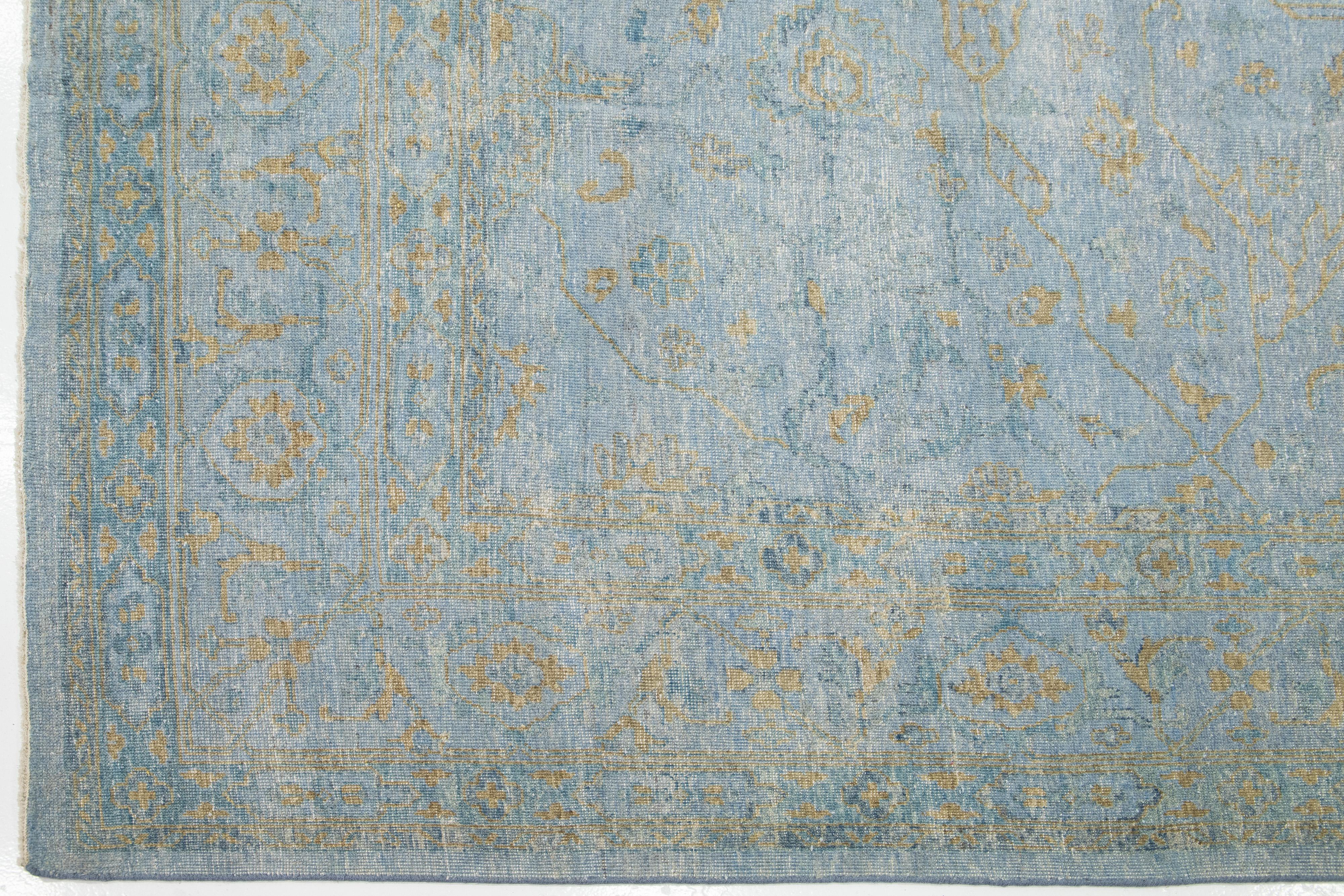 12 x 15 Tapis contemporain en laine d'Oushak fait main avec champ bleu en vente 2