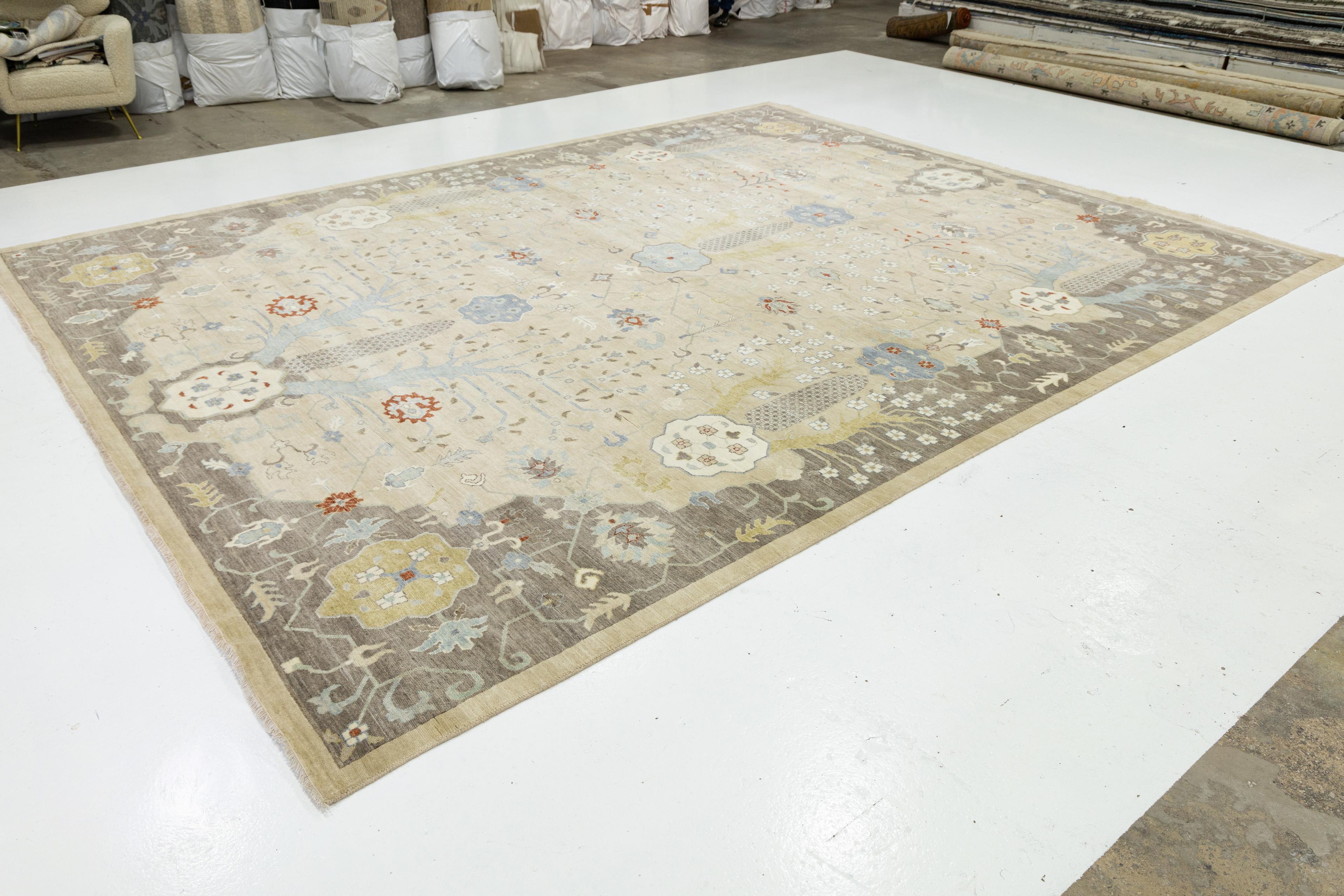 12 x 15 Tappeto di lana in stile Oushak moderno e floreale fatto a mano in beige In condizioni Nuovo in vendita a Norwalk, CT