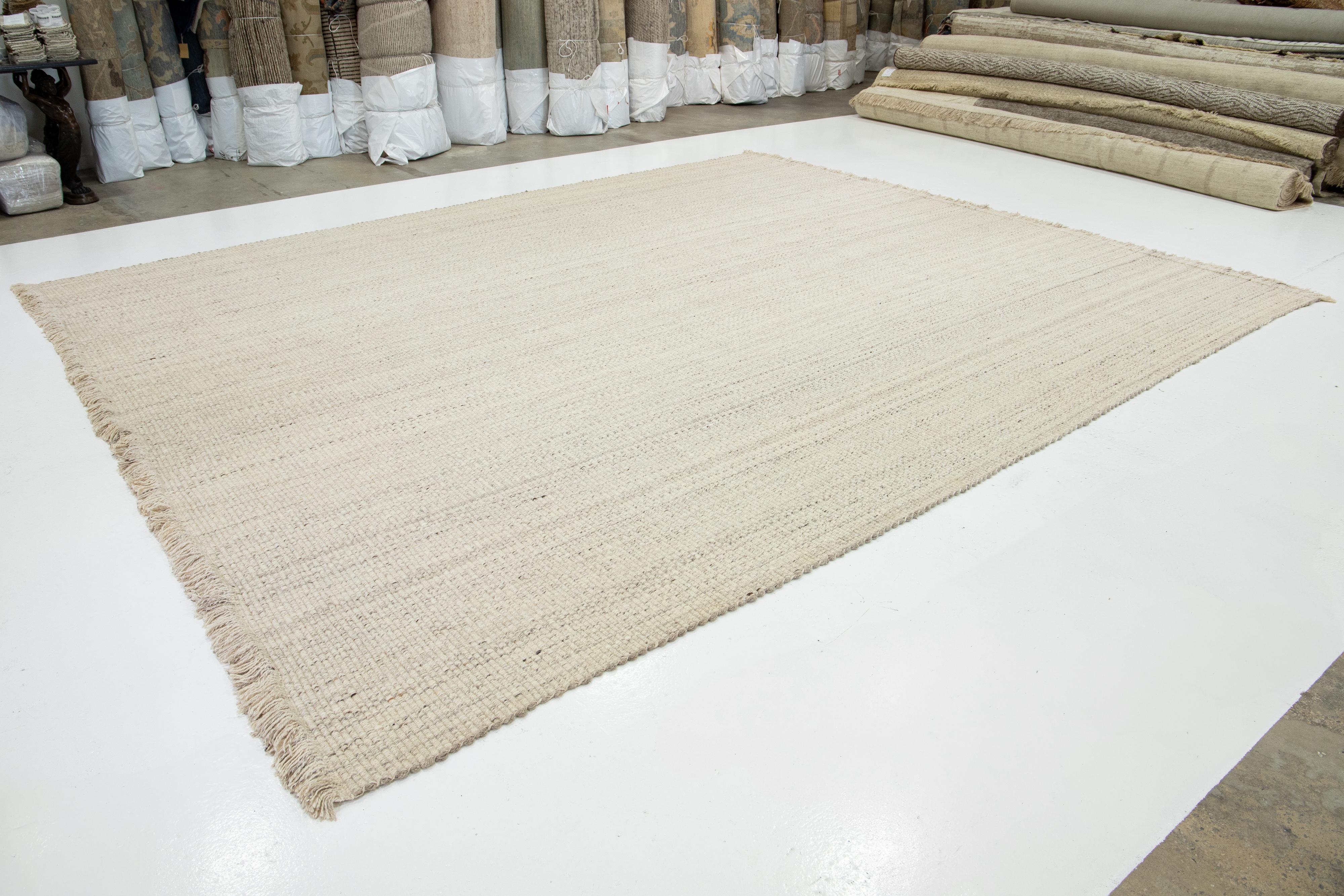 Organico moderno 12 x 15  Tappeto moderno in lana beige a tessitura piatta con design geometrico in vendita
