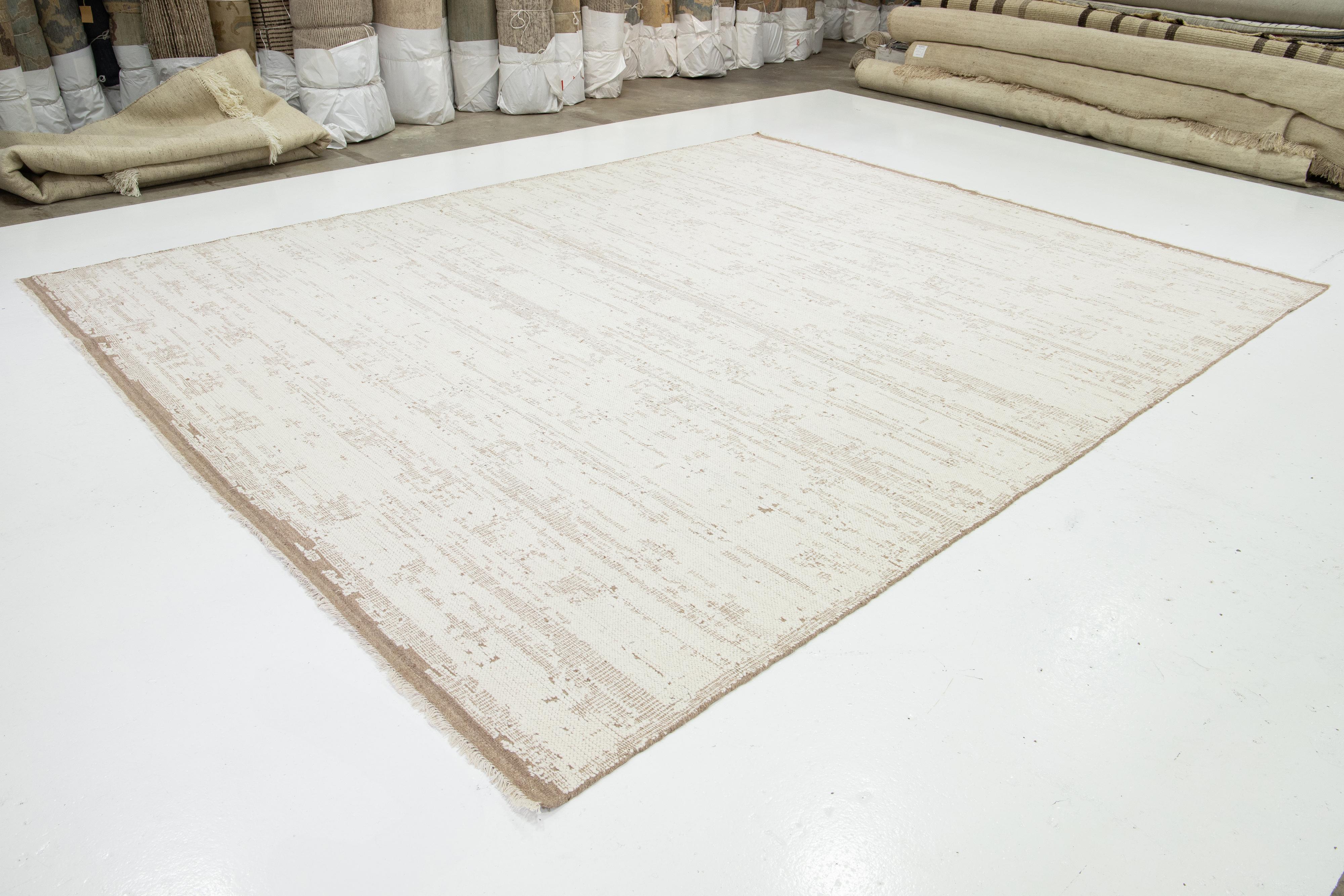 12 x 15  Moderner Flachgewebe-Teppich aus elfenbeinfarbener Wolle mit abstraktem Design (Organische Moderne) im Angebot