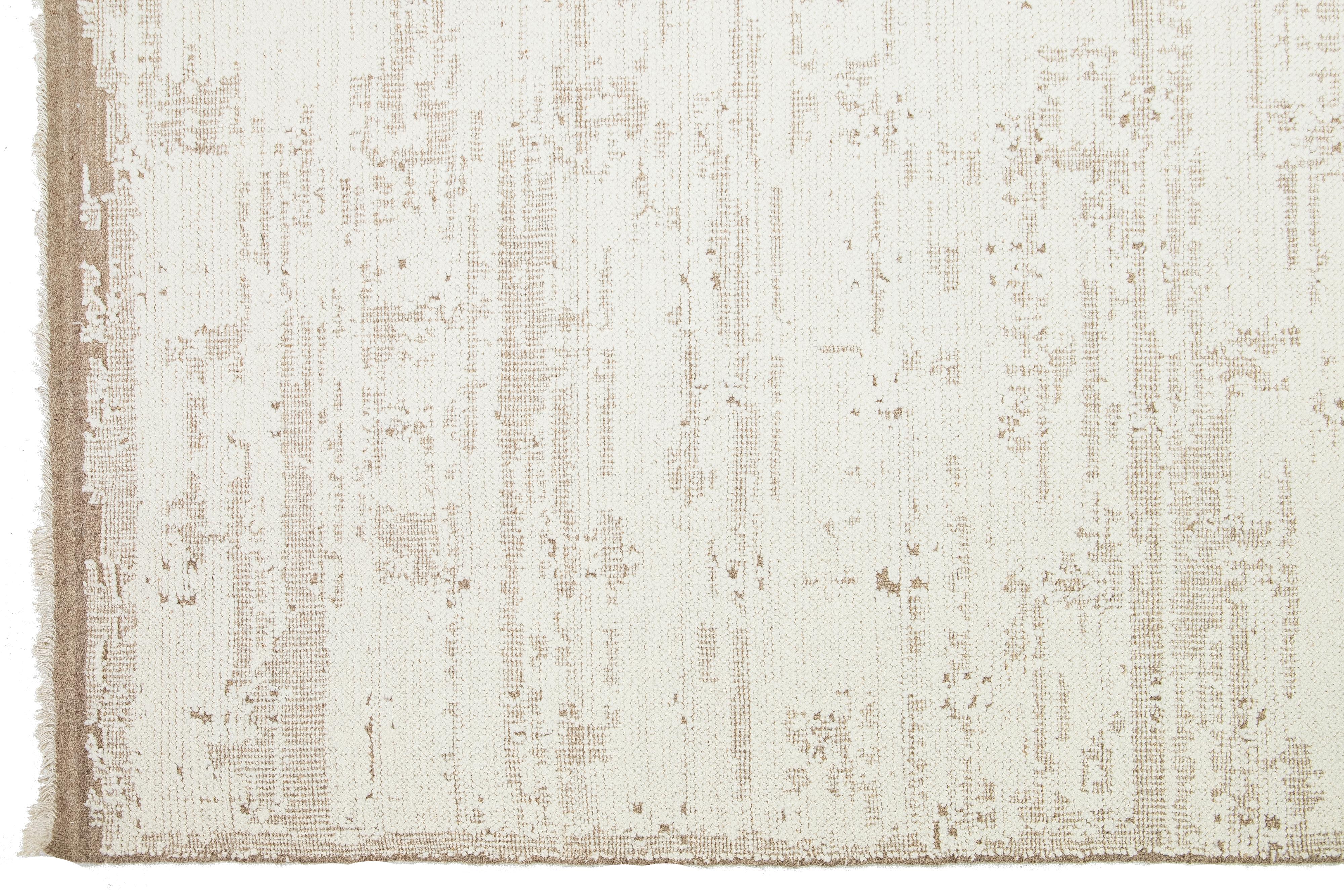 12 x 15  Moderner Flachgewebe-Teppich aus elfenbeinfarbener Wolle mit abstraktem Design (21. Jahrhundert und zeitgenössisch) im Angebot