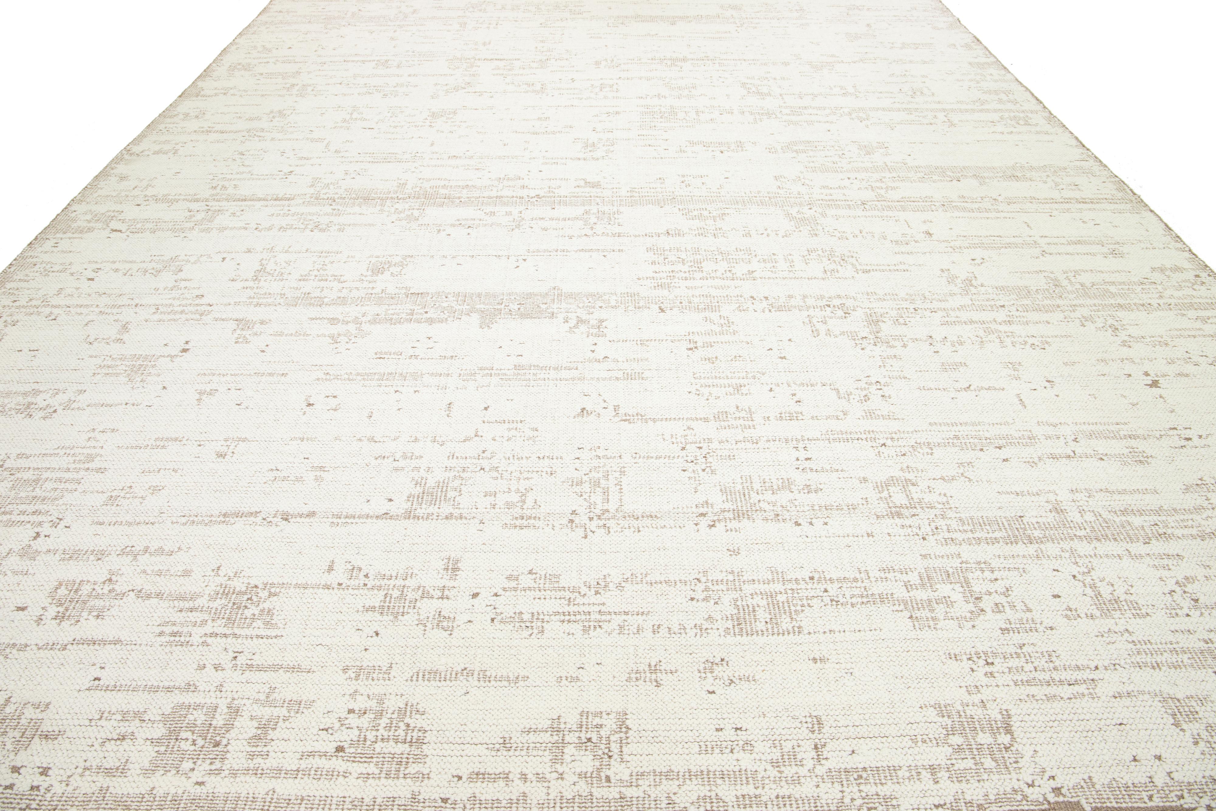 12 x 15  Moderner Flachgewebe-Teppich aus elfenbeinfarbener Wolle mit abstraktem Design im Angebot 1