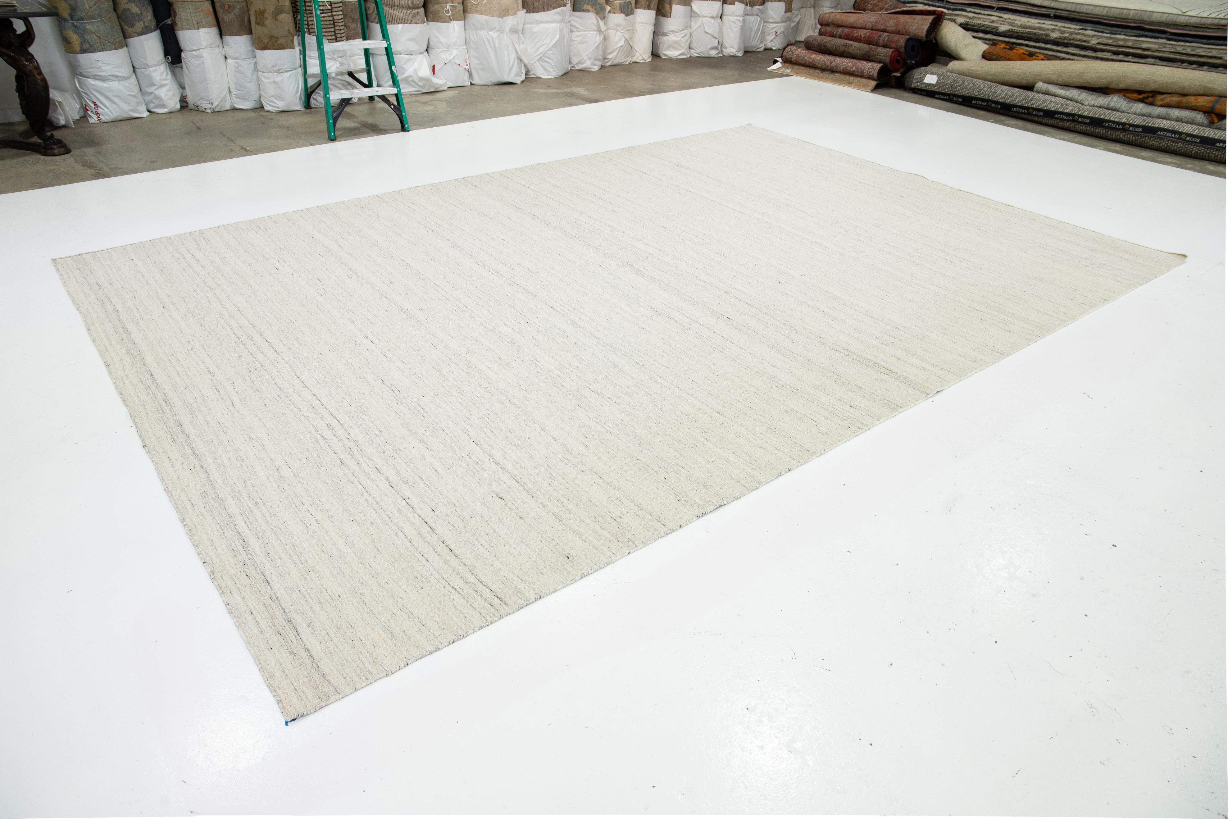 12 x 15 Moderner Flachgewebe-Wollteppich Handgefertigt in Elfenbein mit starkem Design (Kelim) im Angebot