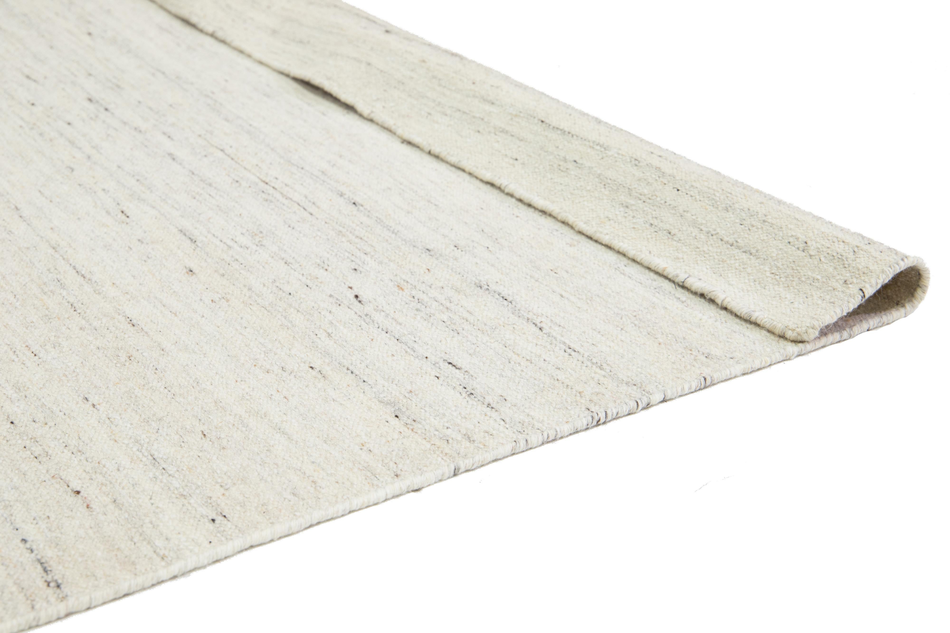 12 x 15 Moderner Flachgewebe-Wollteppich Handgefertigt in Elfenbein mit starkem Design (Handgeknüpft) im Angebot