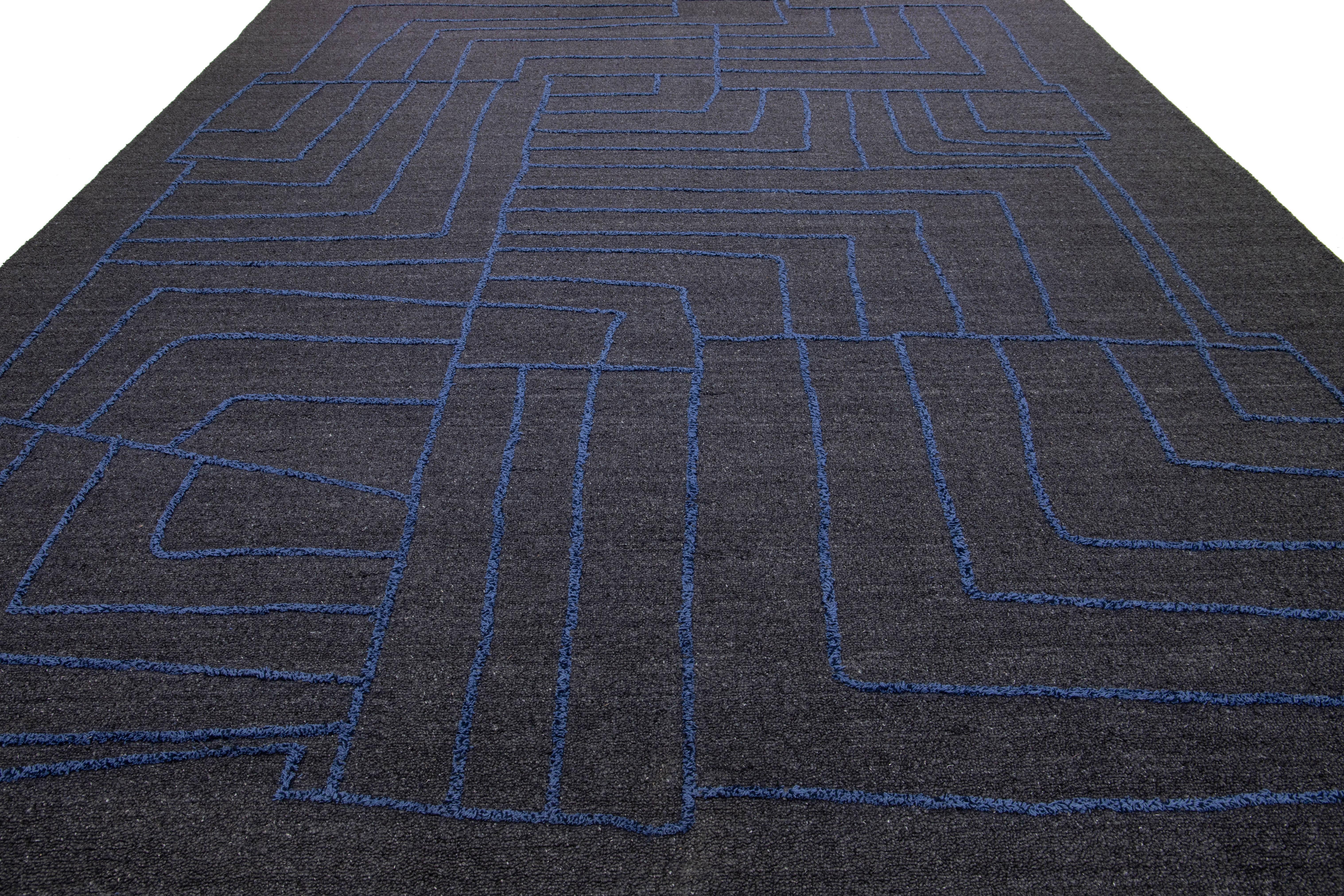 12 x 15 Modern Hand Loom Gray Wool Rug With Abstract Design For Sale 1