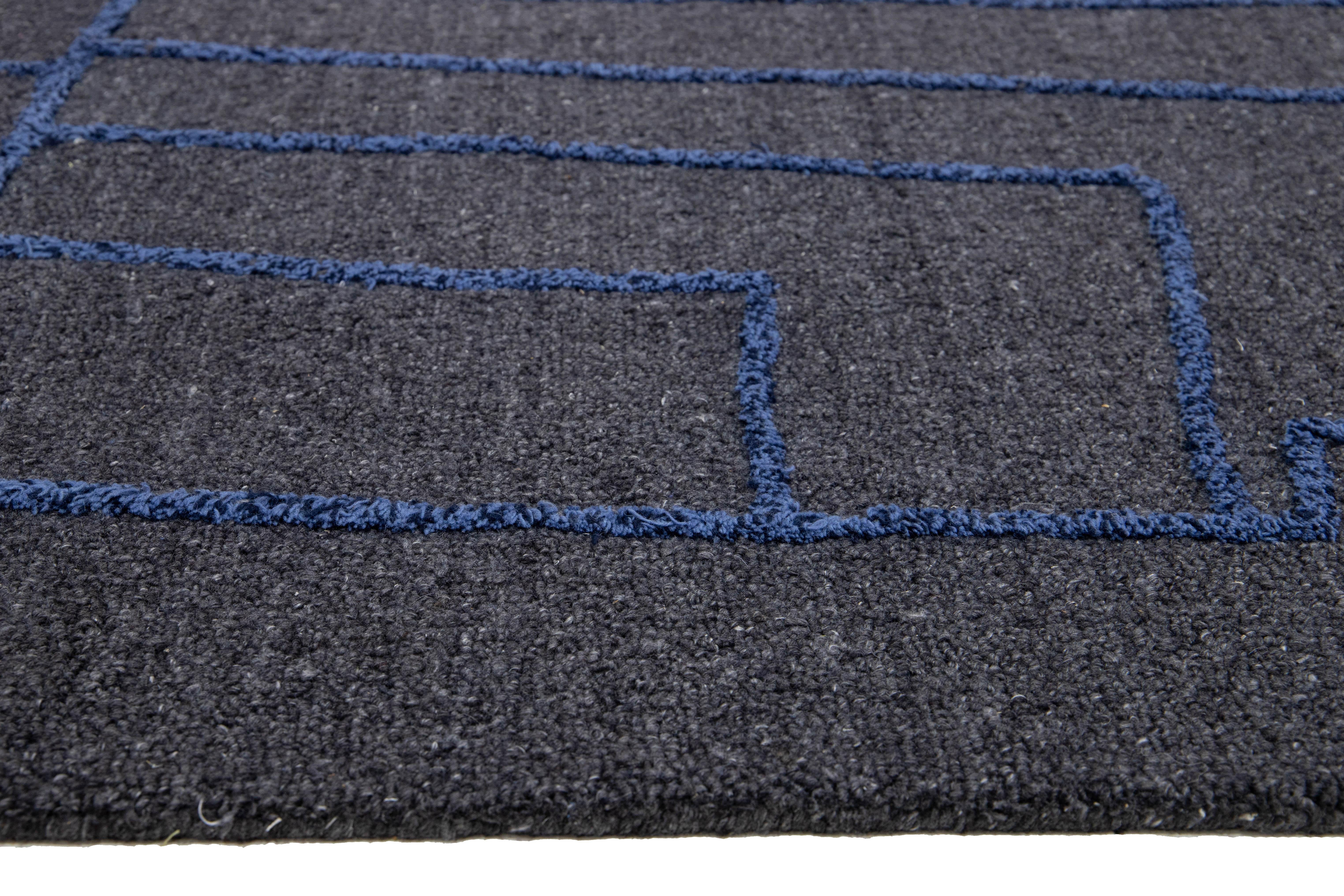 12 x 15 Modern Hand Loom Gray Wool Rug With Abstract Design For Sale 3