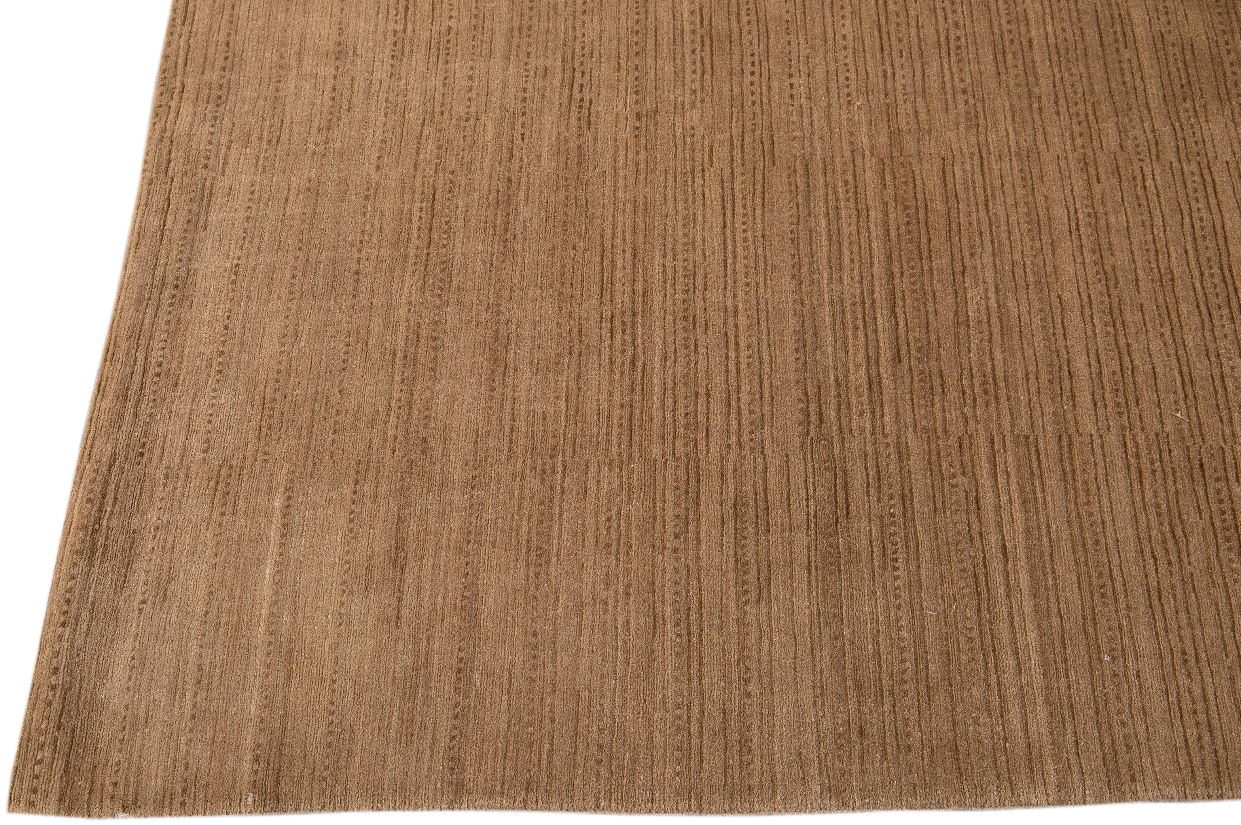 12 x 15 Moderner handgefertigter nepalesischer Wollteppich in Brown (21. Jahrhundert und zeitgenössisch) im Angebot