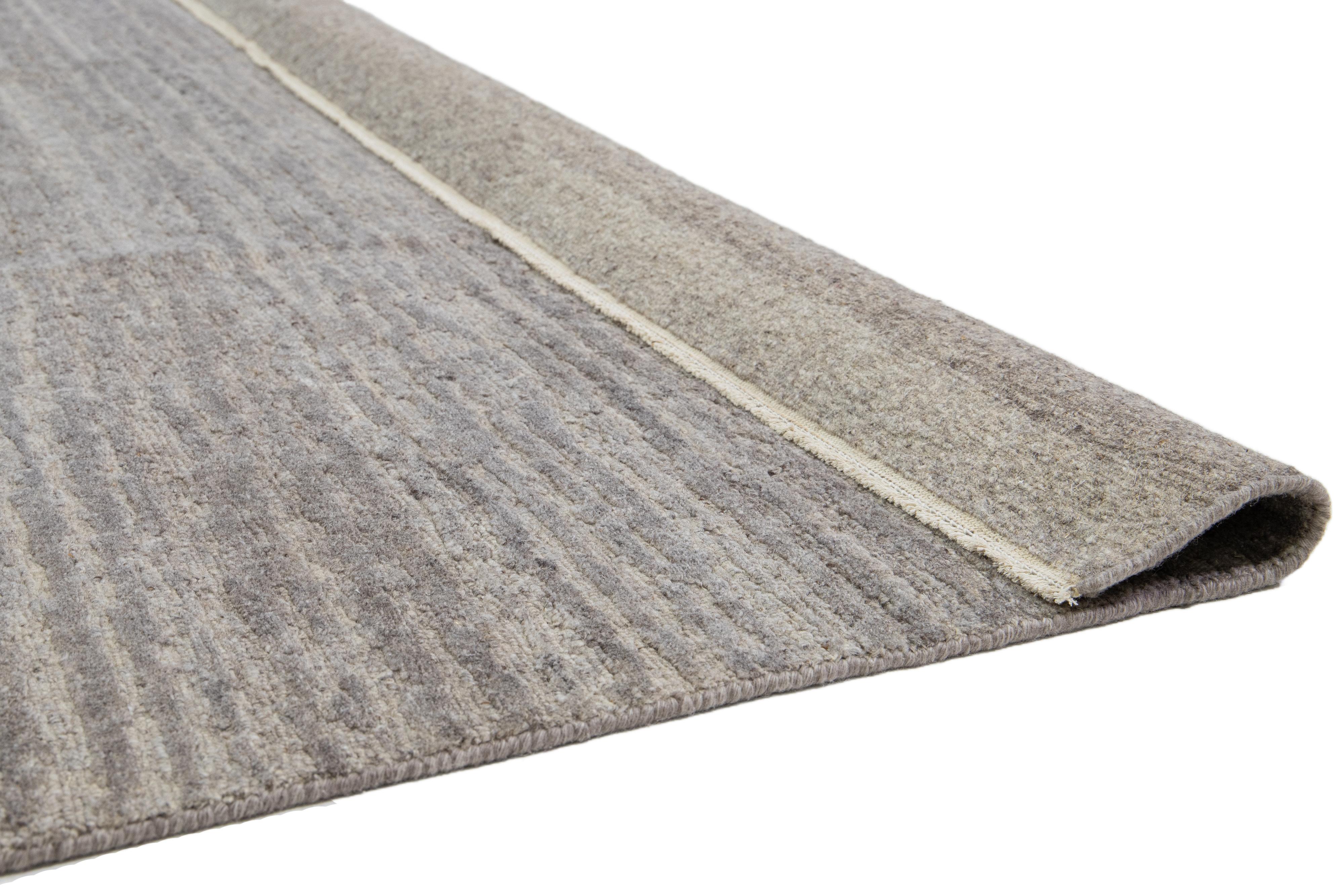 12 x 15 Moderner Wollteppich im marokkanischen Stil in Grau von Apadana im Zustand „Neu“ im Angebot in Norwalk, CT