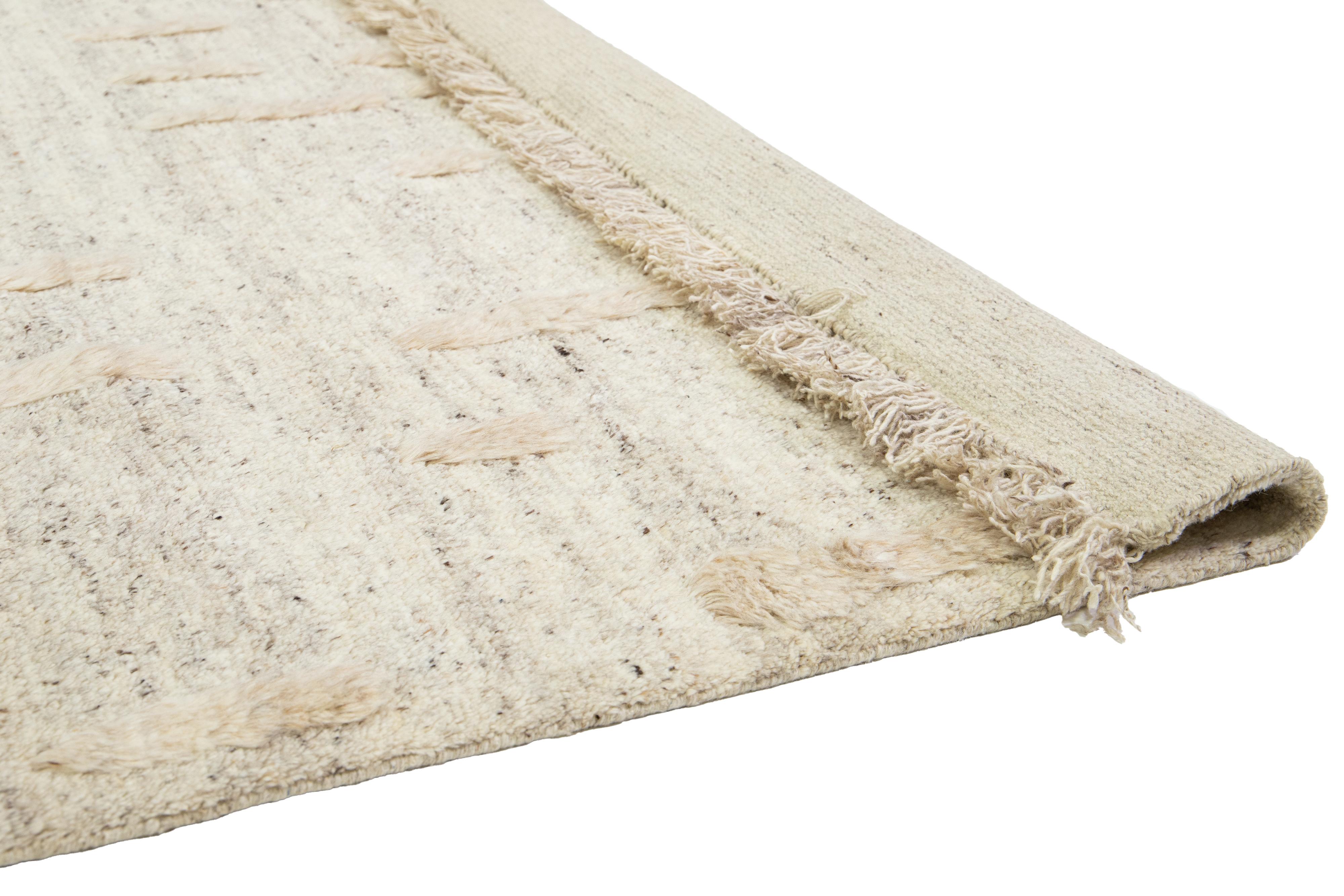 Indian 12 x 15 Room Size Modern Moroccan Designed Wool Rug In Beige For Sale