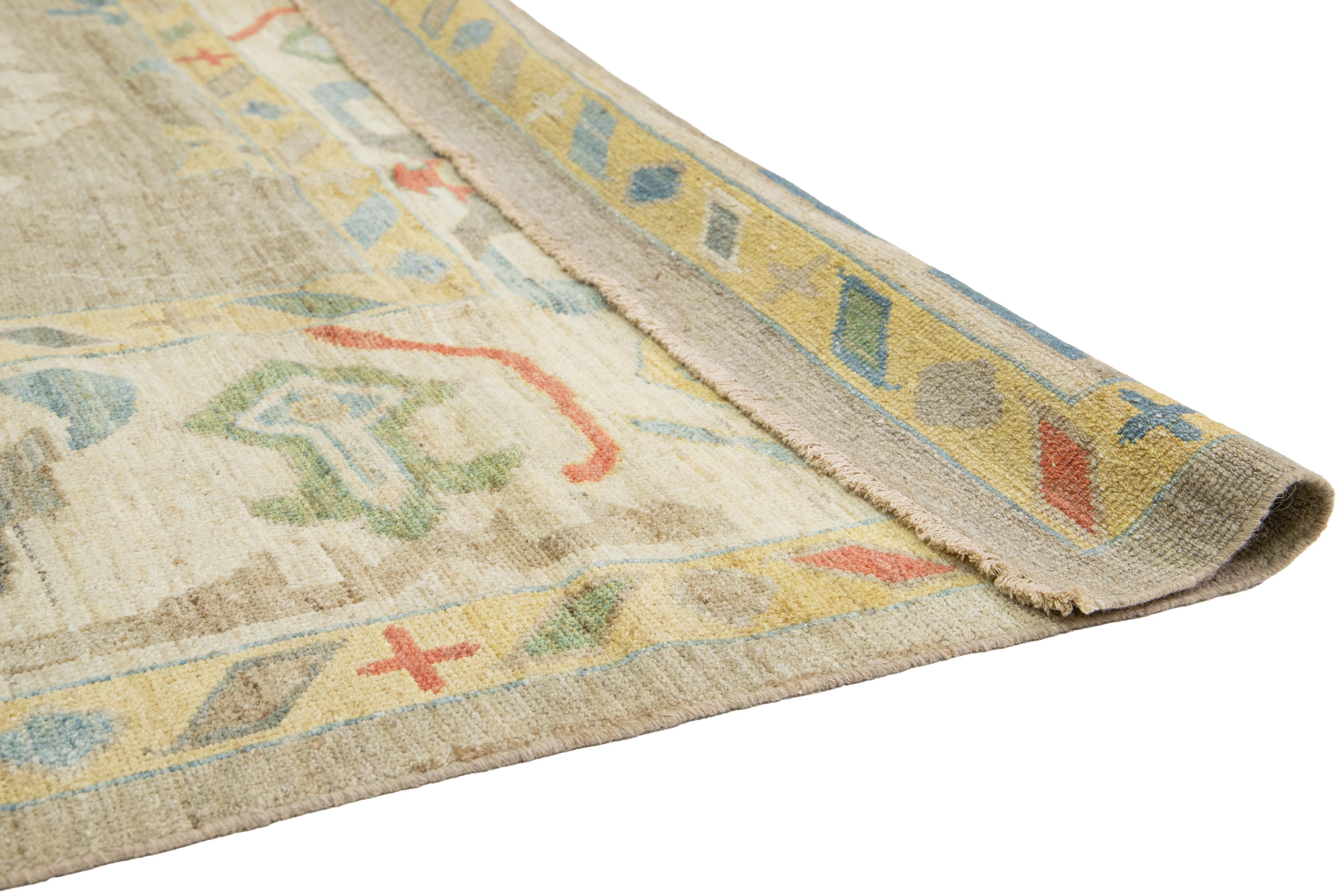 Annodato a mano Tappeto di lana moderno Sultanabad Rugs di Apadana fatto a mano in marrone scuro in vendita
