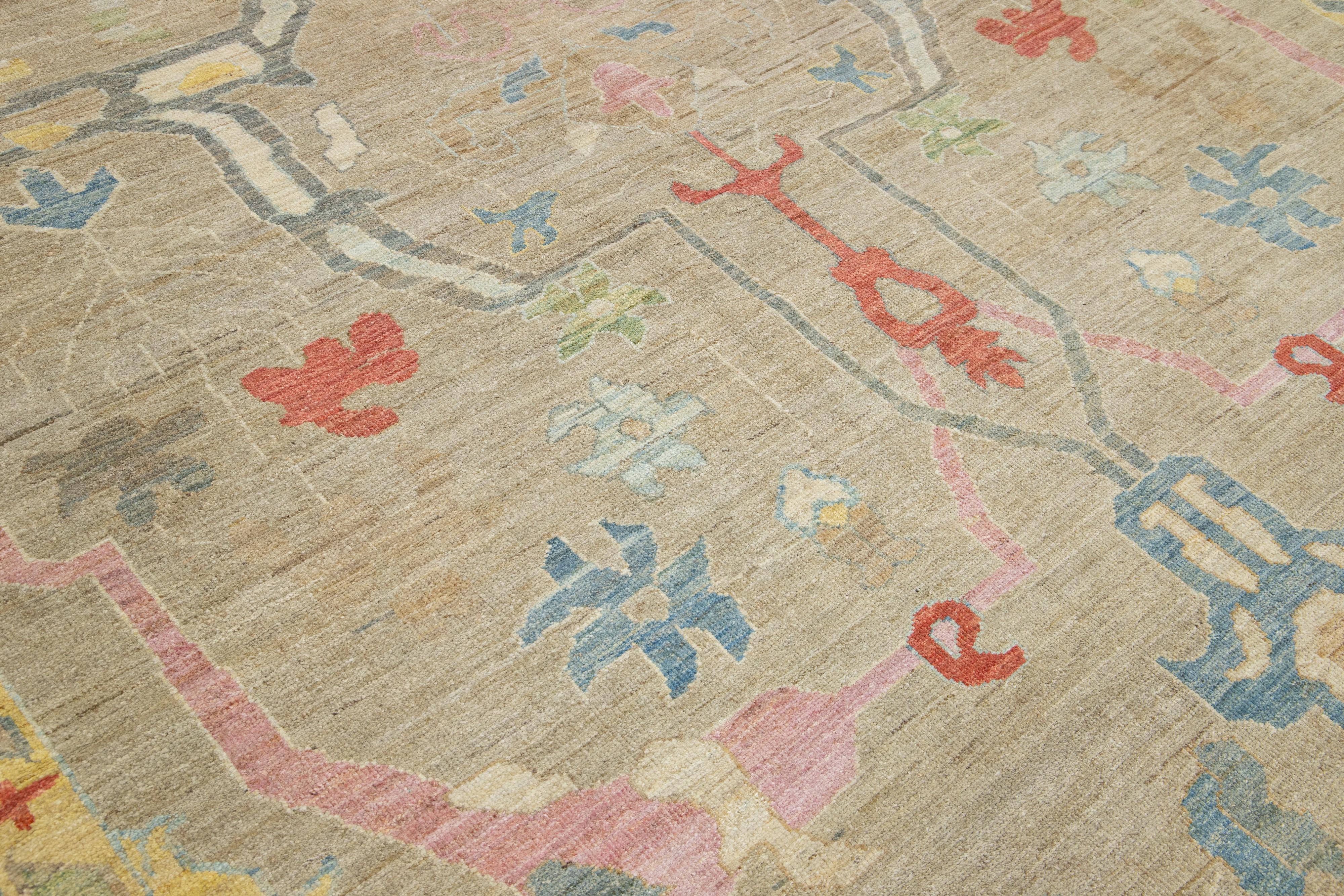 Tappeto di lana moderno Sultanabad Rugs di Apadana fatto a mano in marrone scuro In condizioni Nuovo in vendita a Norwalk, CT