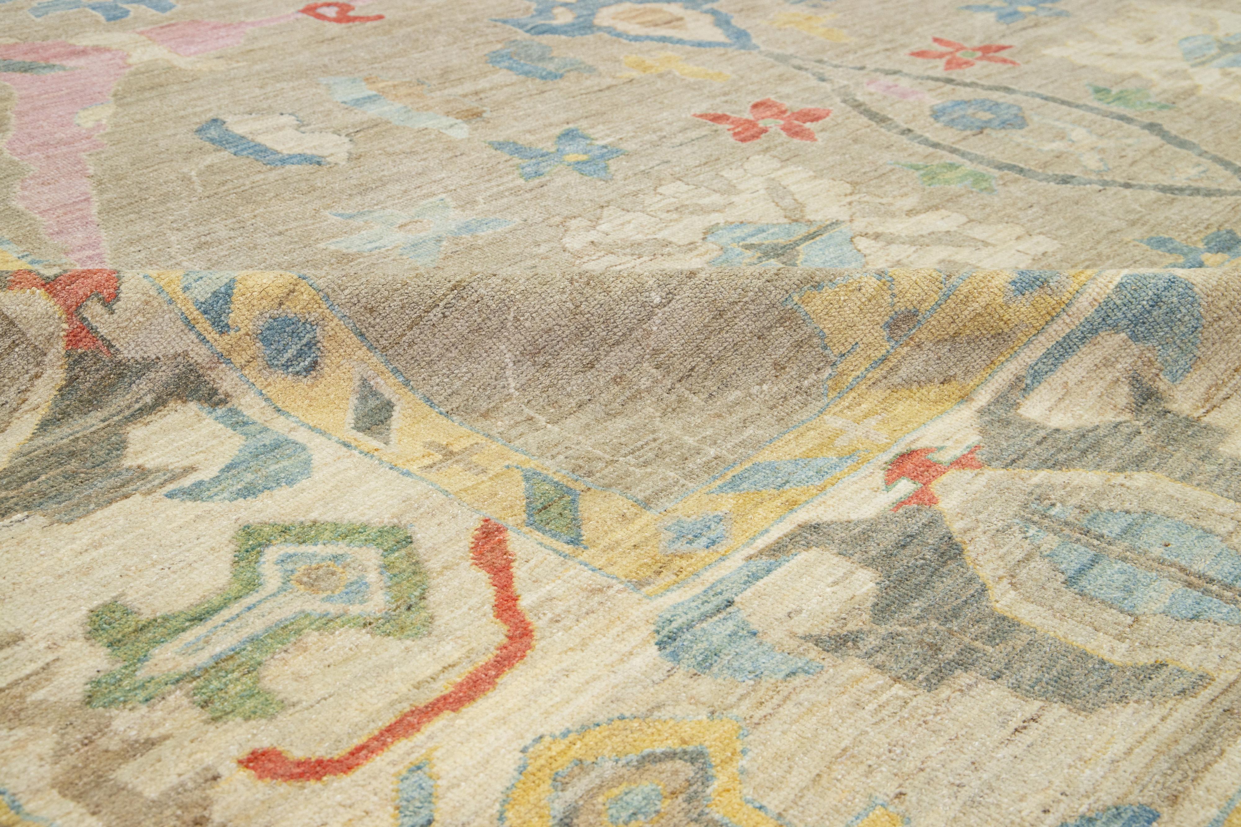 XXI secolo e contemporaneo Tappeto di lana moderno Sultanabad Rugs di Apadana fatto a mano in marrone scuro in vendita