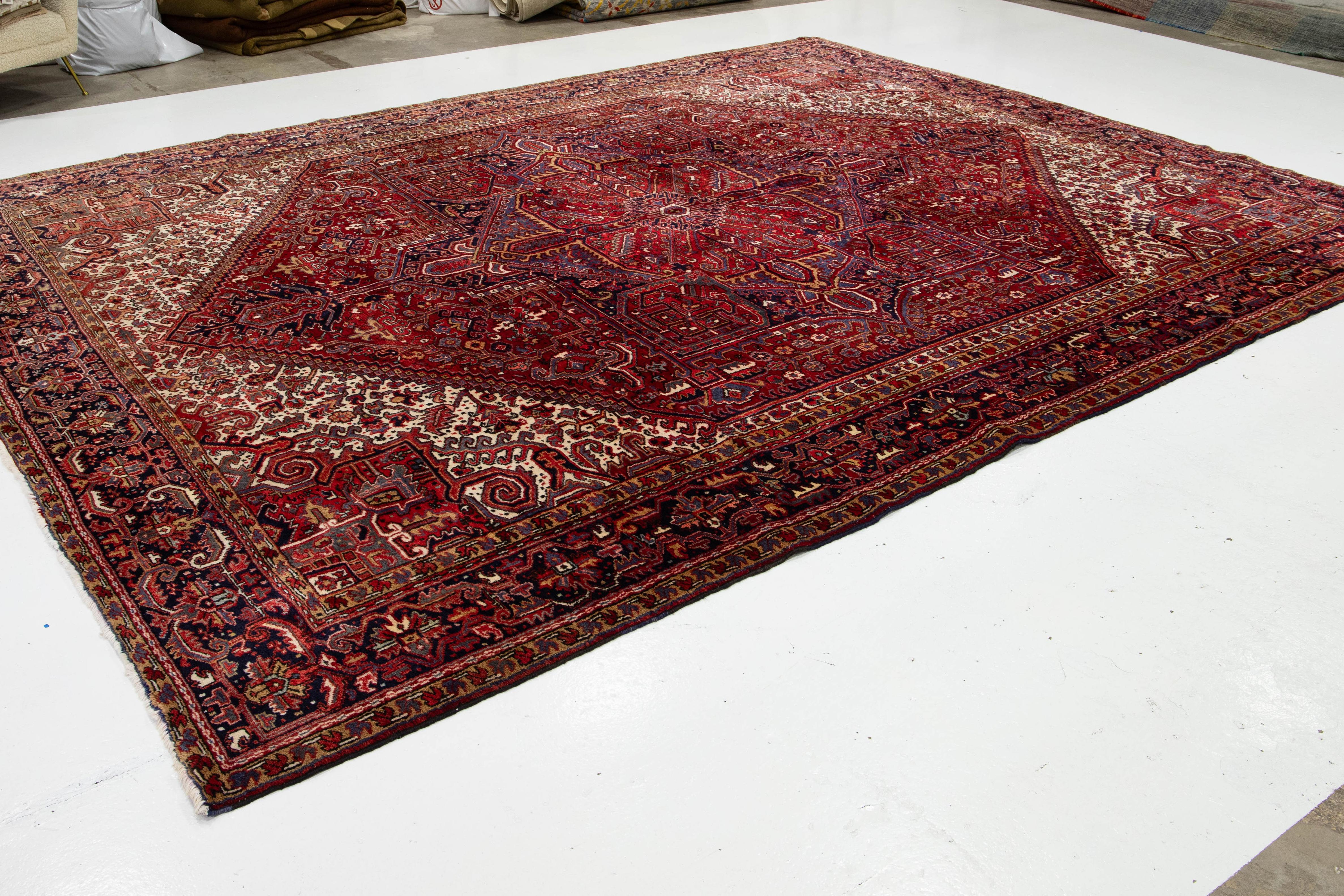 12 x 16 Red Antique Heriz Wool Rug Handmade With Medallion Motif (Persisch) im Angebot
