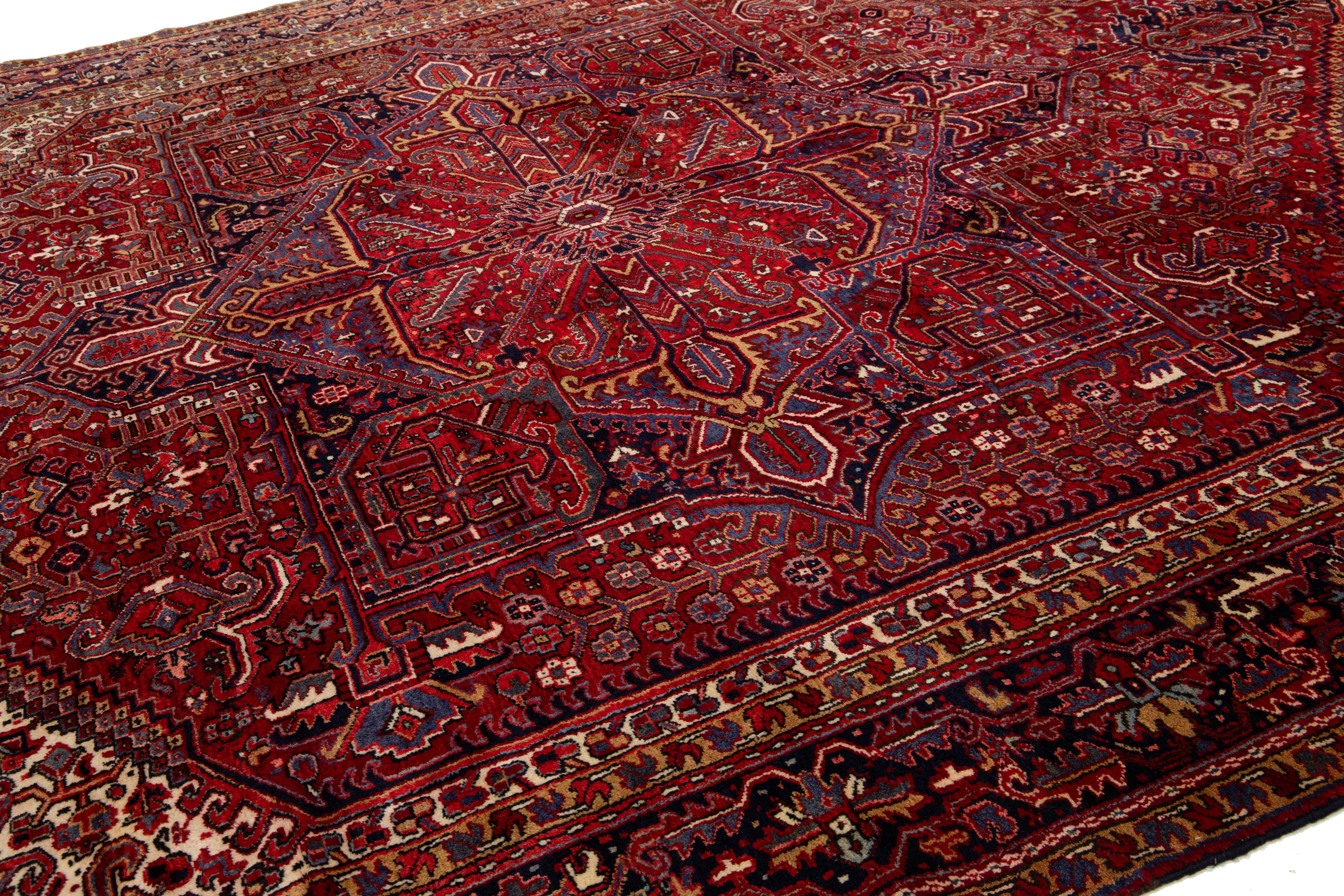 12 x 16 Red Antique Heriz Wool Rug Handmade With Medallion Motif im Zustand „Hervorragend“ im Angebot in Norwalk, CT