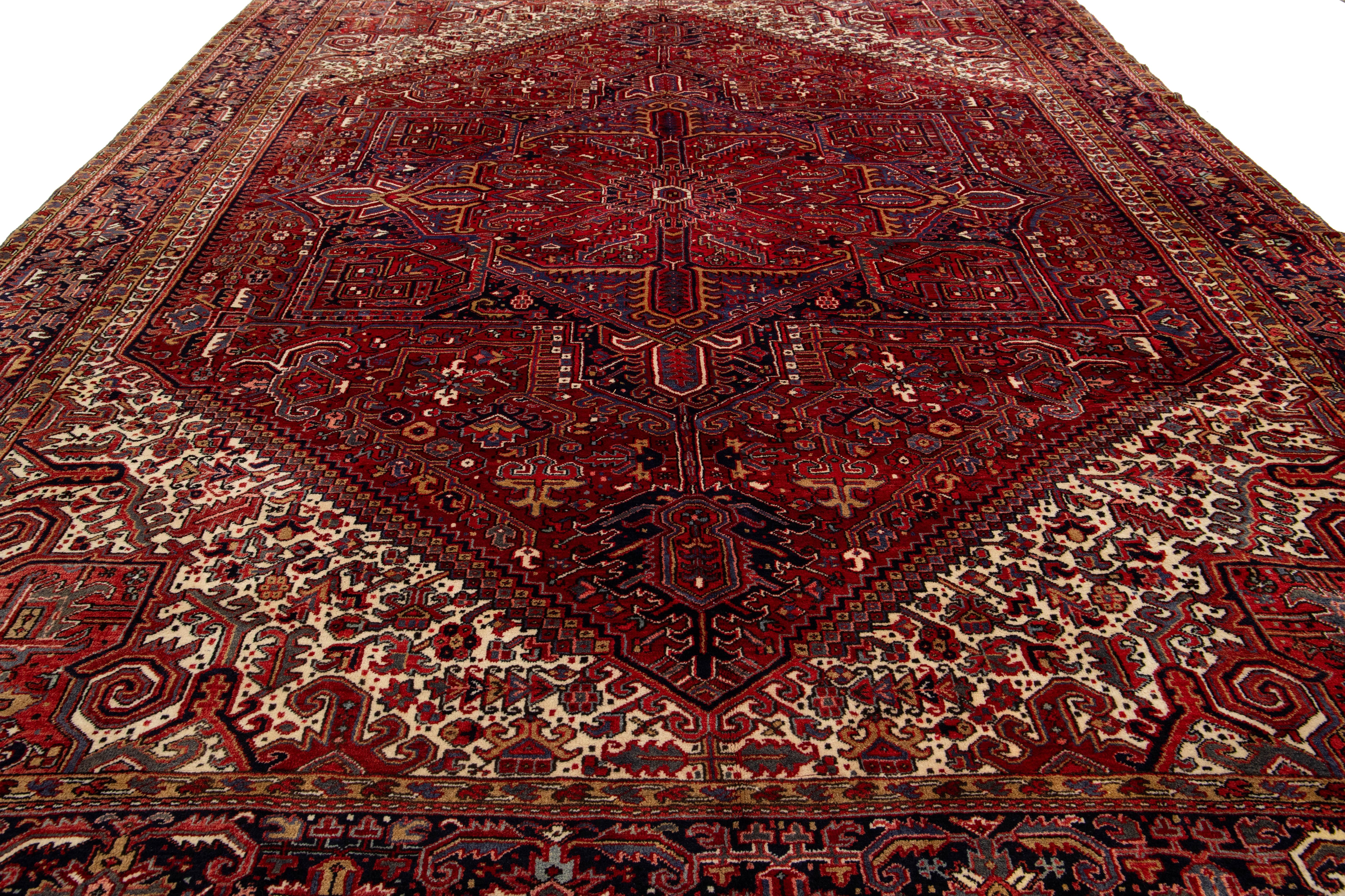 12 x 16 Red Antique Heriz Wool Rug Handmade With Medallion Motif (Wolle) im Angebot