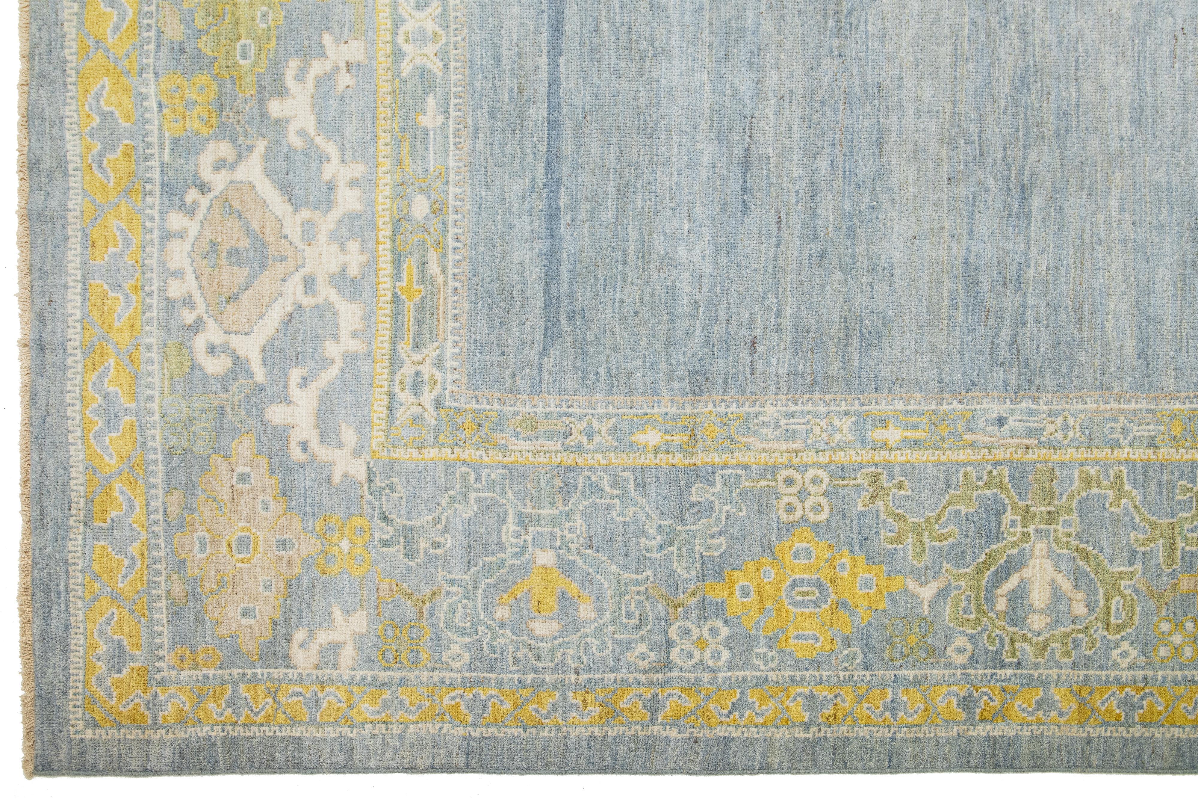 XXIe siècle et contemporain 12 X 19 Blue Contemporary Sultanabad Design Wool Rug By Apadana (Tapis de laine contemporain de Sultanabad) en vente