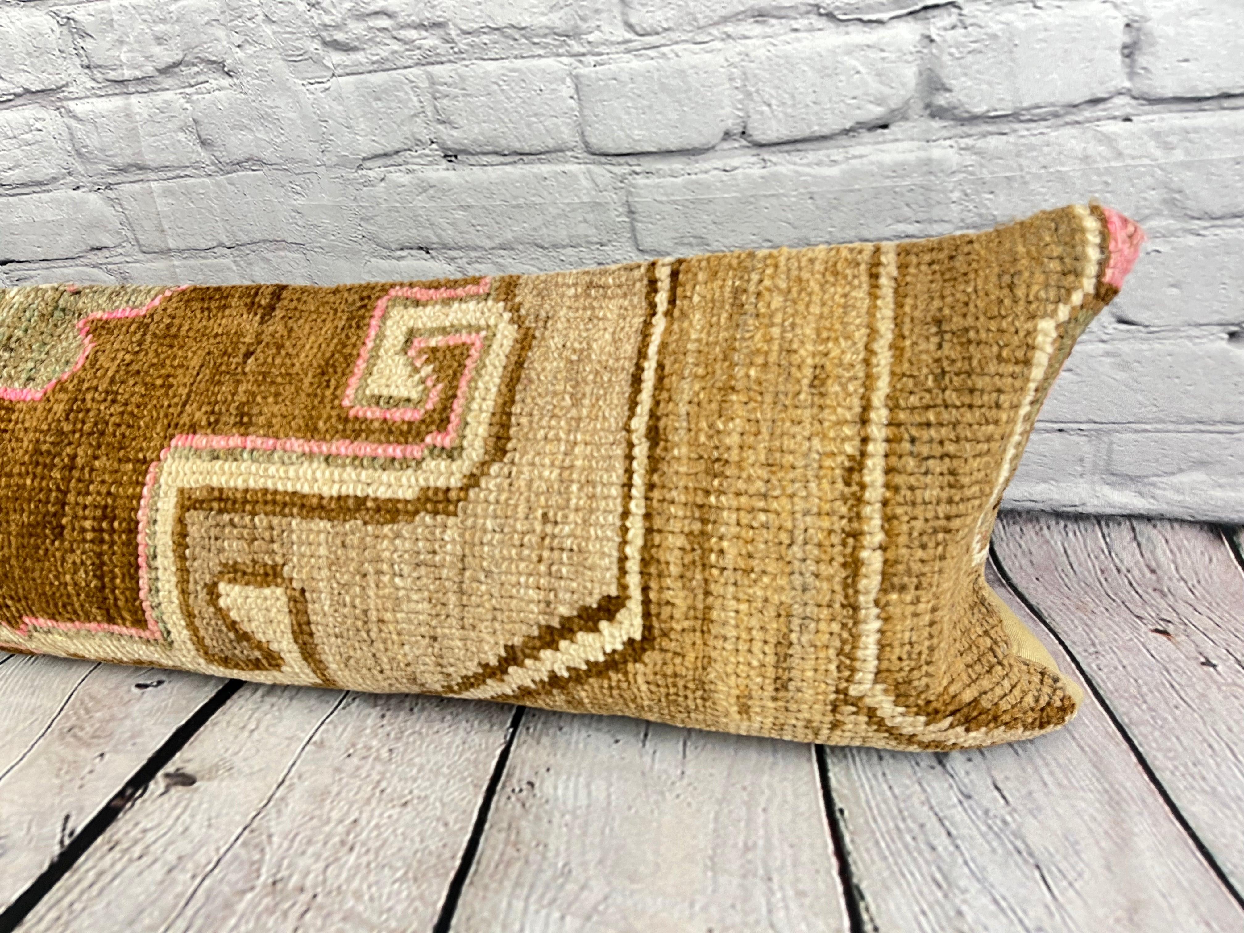 12 x 46 Lumbar Rug Pillow Exquisite Craftsmanship Turkish Pillow Cushion Cover #7785 Améliorez votre décoration intérieure avec notre Lumbar Rug Pillow Turkish Rug Cushion. Cette exquise housse de coussin, méticuleusement tissée à la main, apporte