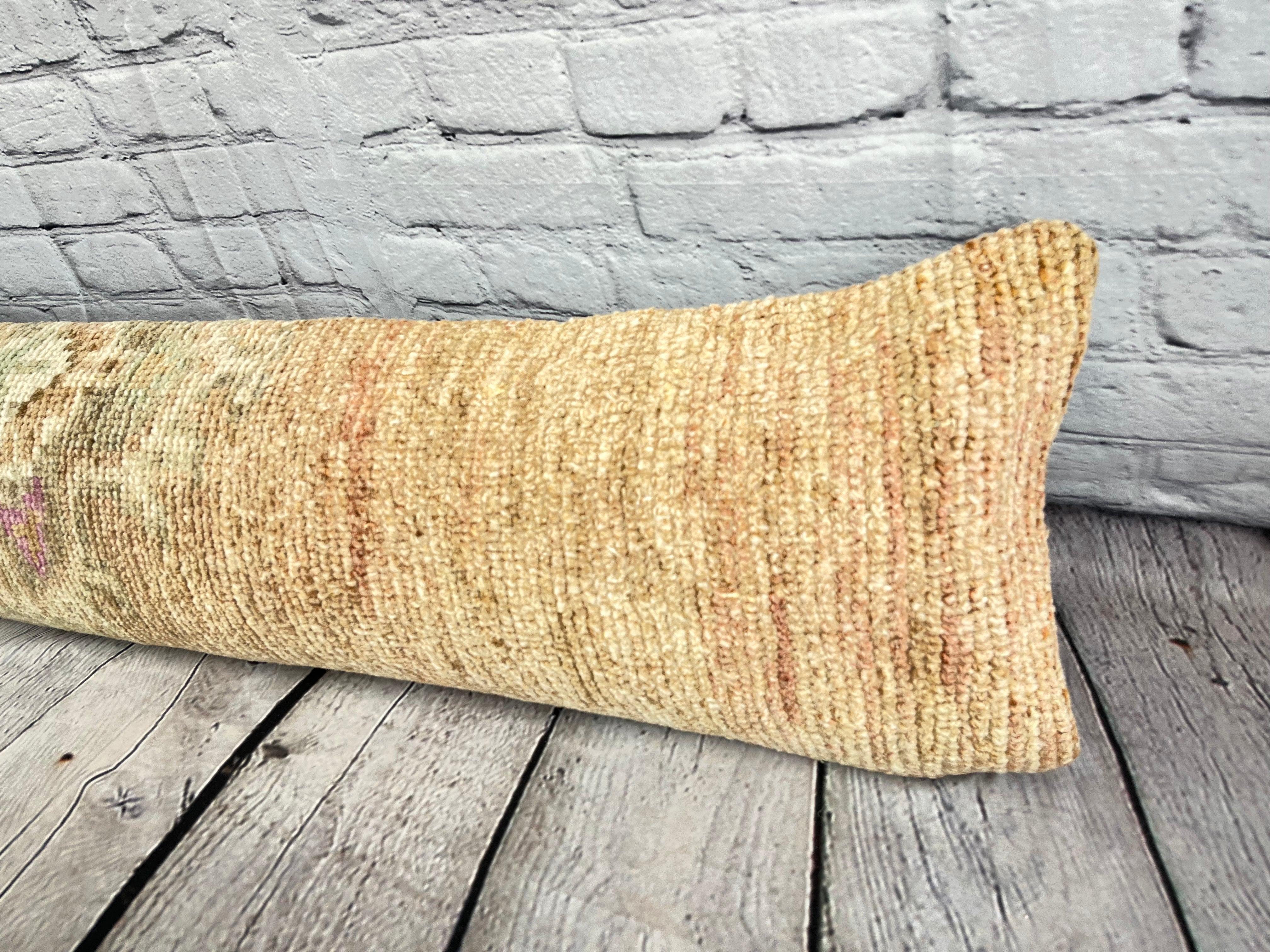 12 x 46 Almohada Alfombra Lumbar Expresión Artística Almohada Turca Funda de Cojín #7513 Mejora la decoración de tu hogar con nuestra Almohada Alfombra Lumbar Cojín Turco. Esta exquisita funda de almohada, meticulosamente tejida a mano, aporta un