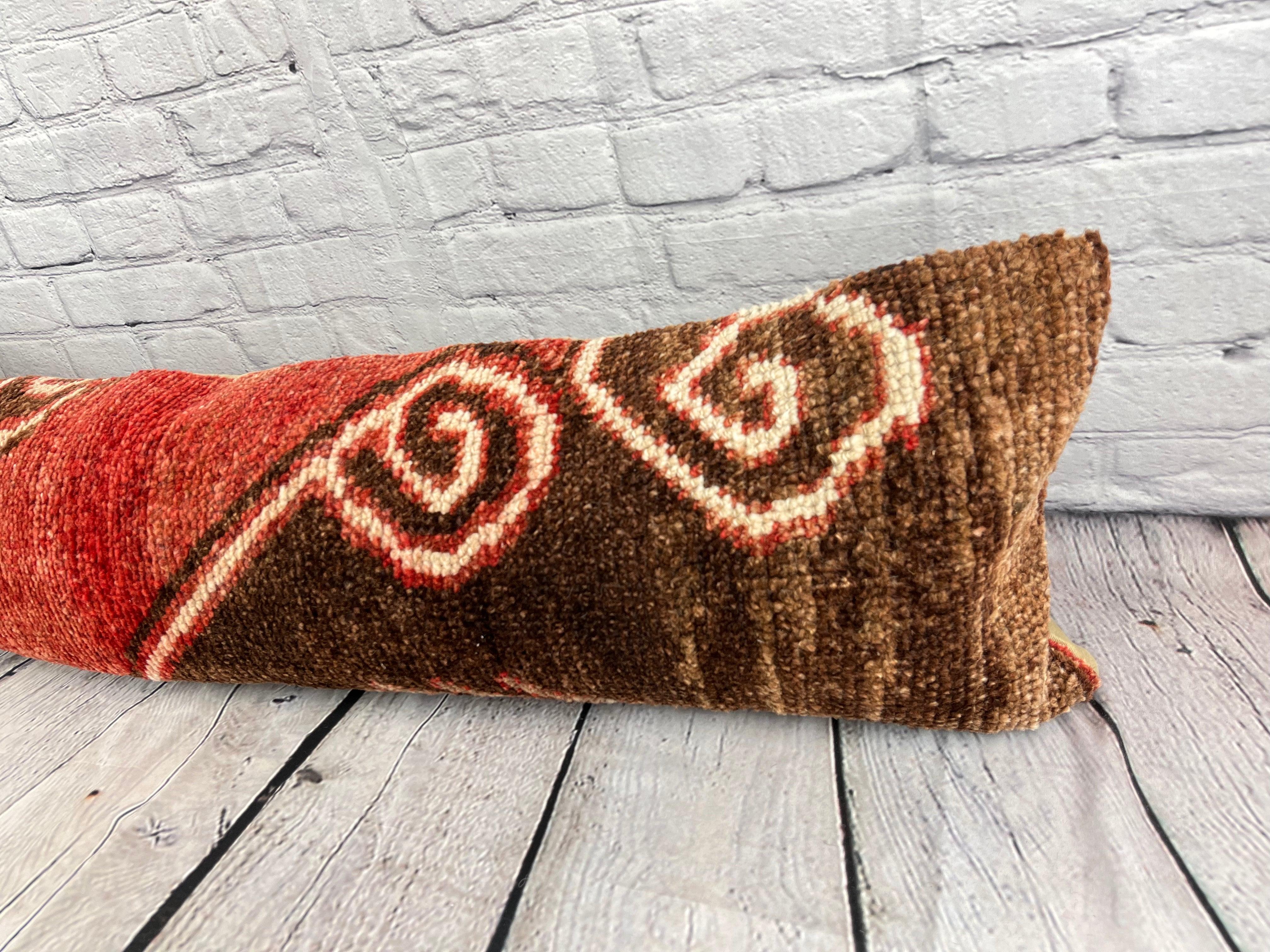 12 x 46 Lumbar Rug Pillow Cozy Corner Turkish Pillow Cushion Cover #7755 Verbessern Sie Ihre Einrichtung mit unserem Lumbar Rug Pillow Turkish Rug Cushion. Dieser exquisite, sorgfältig handgewebte Kissenbezug bringt einen Hauch von Eleganz und