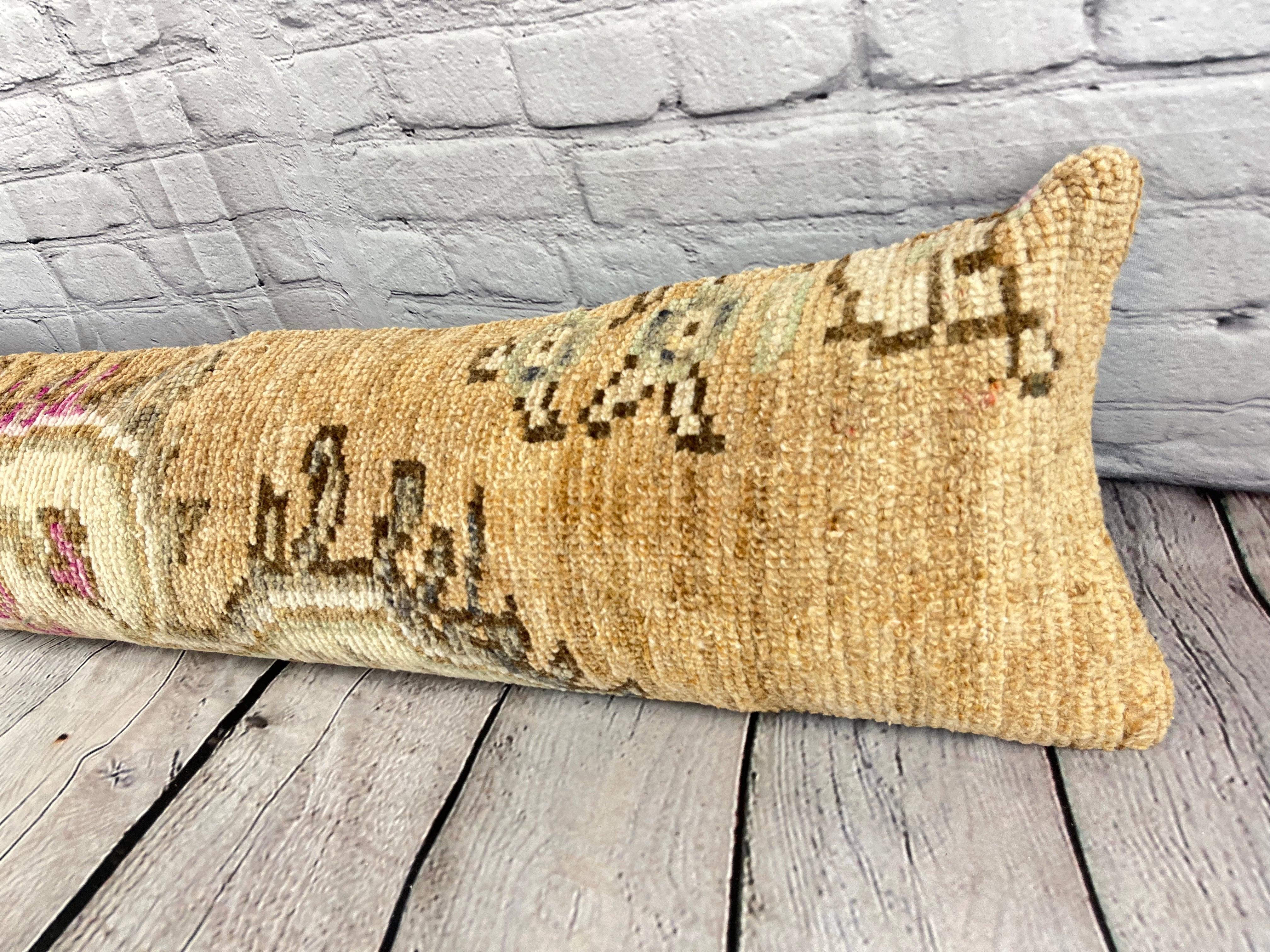 12 x 46 Lumbar Rug Pillow Cozy Opulence Turkish Pillow Cushion Cover #7572 Améliorez votre décoration intérieure avec notre Lumbar Rug Pillow Turkish Rug Cushion. Cette exquise housse de coussin, méticuleusement tissée à la main, apporte une touche