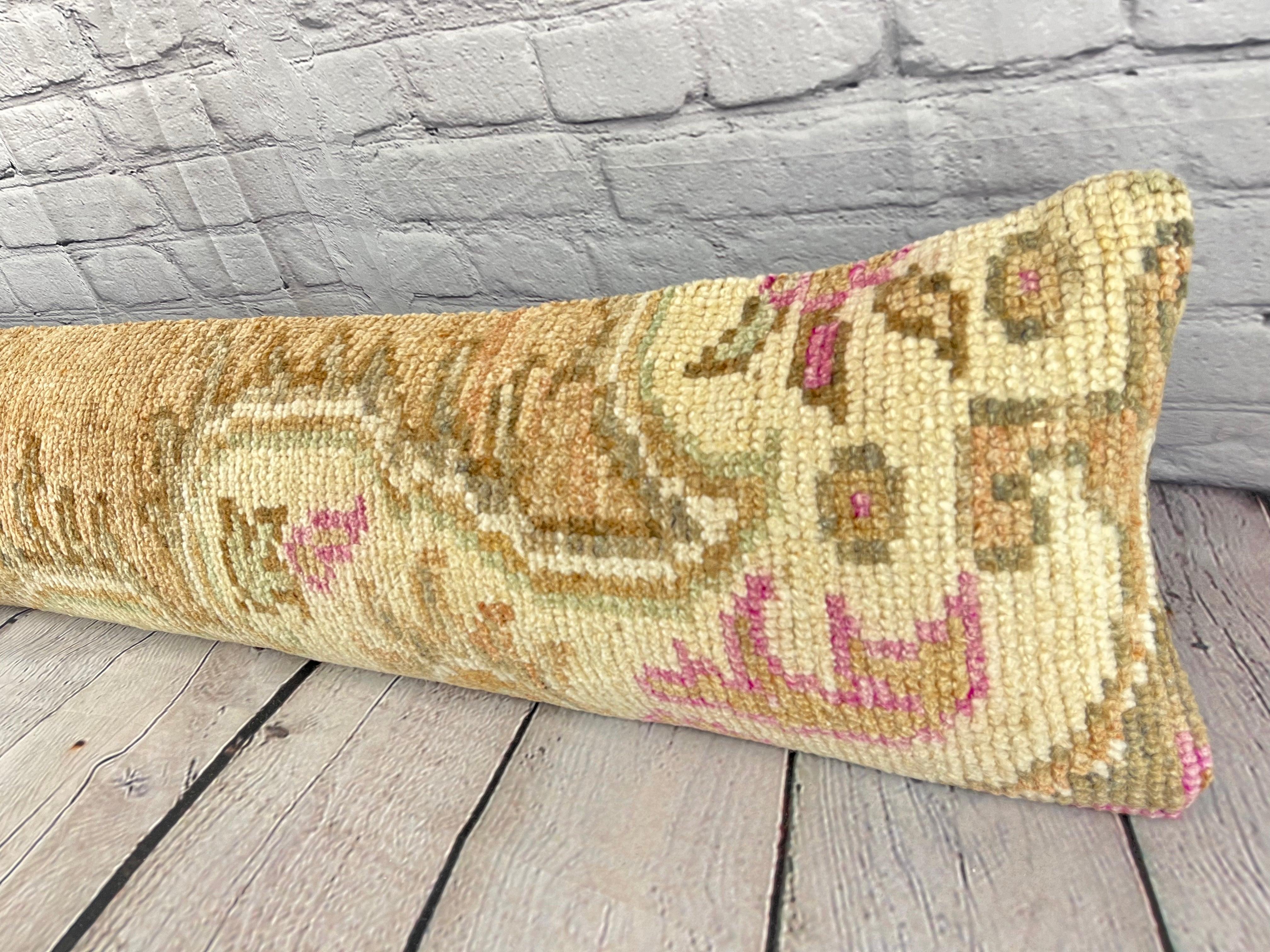 12 x 46 Lumbar Rug Pillow Embroidered Luxury Turkish Pillow Cushion Cover #7541 Améliorez votre décoration intérieure avec notre Lumbar Rug Pillow Turkish Rug Cushion. Cette exquise housse de coussin, méticuleusement tissée à la main, apporte une