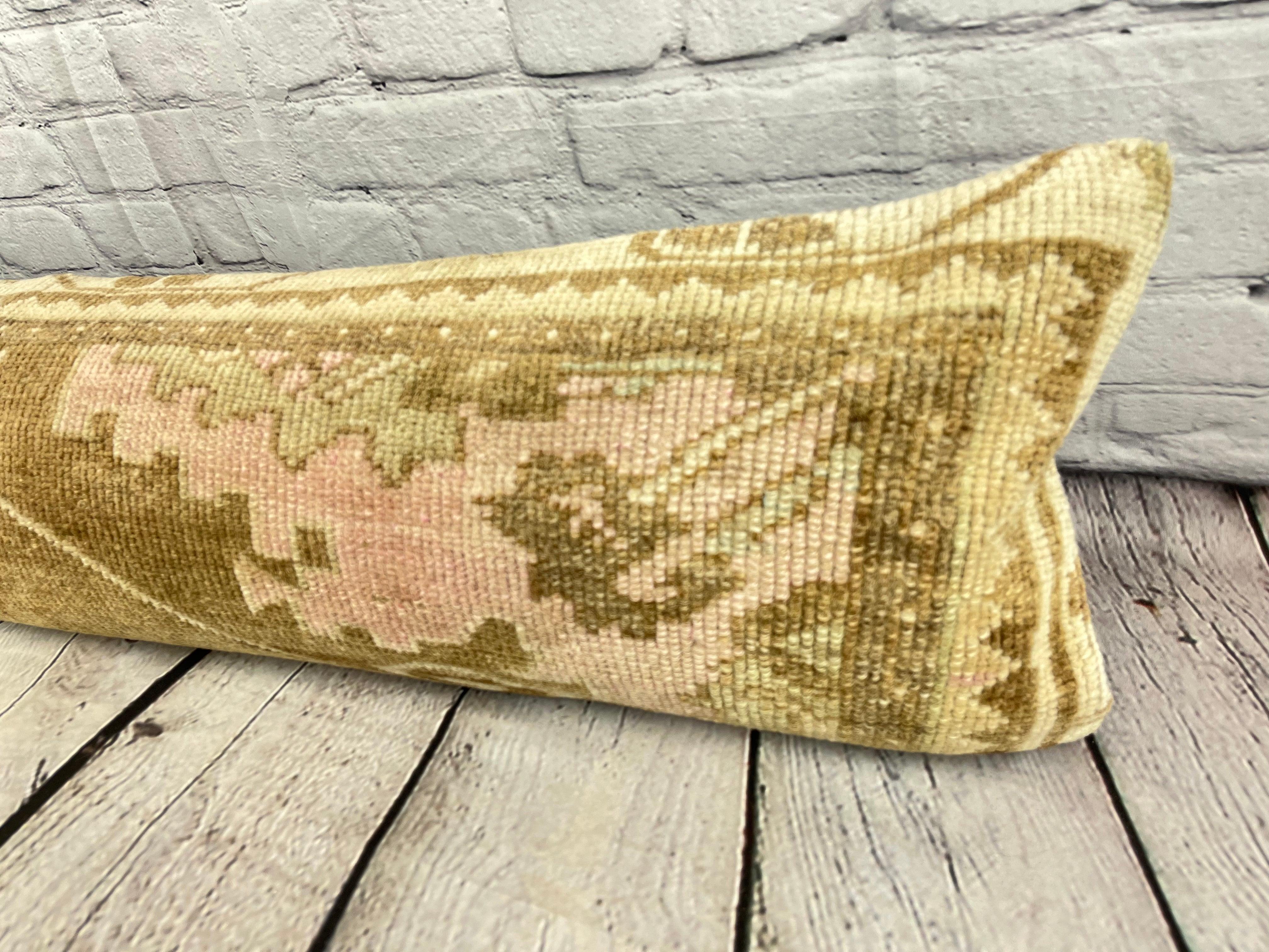 12 x 46 Lumbar Rug Pillow Heritage Heirlooms Turkish Pillow Cushion Cover #7530 Verbessern Sie Ihr Zuhause mit unserem Lumbar Rug Pillow Turkish Rug Cushion. Dieser exquisite, sorgfältig handgewebte Kissenbezug bringt einen Hauch von Eleganz und