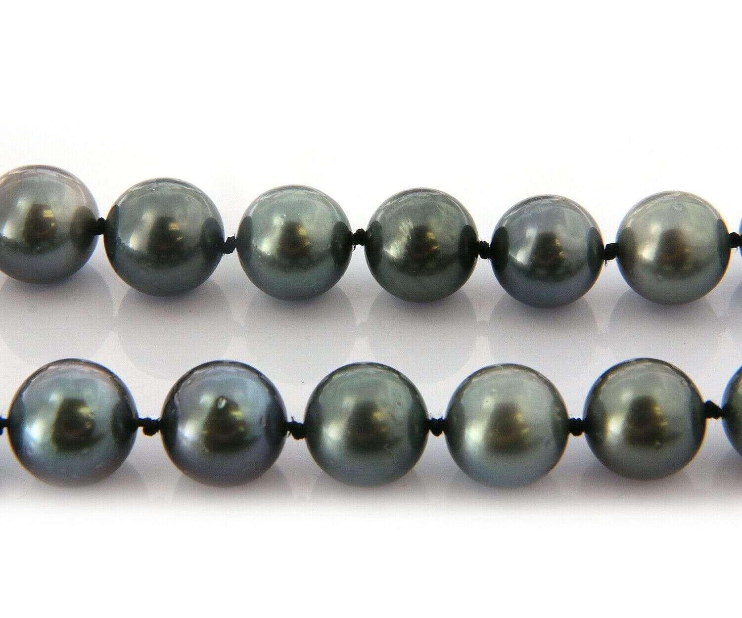 Black Cultured Tahitian Pearl Strand Necklace with 18K Clasp In Excellent Condition In Vienna, VA