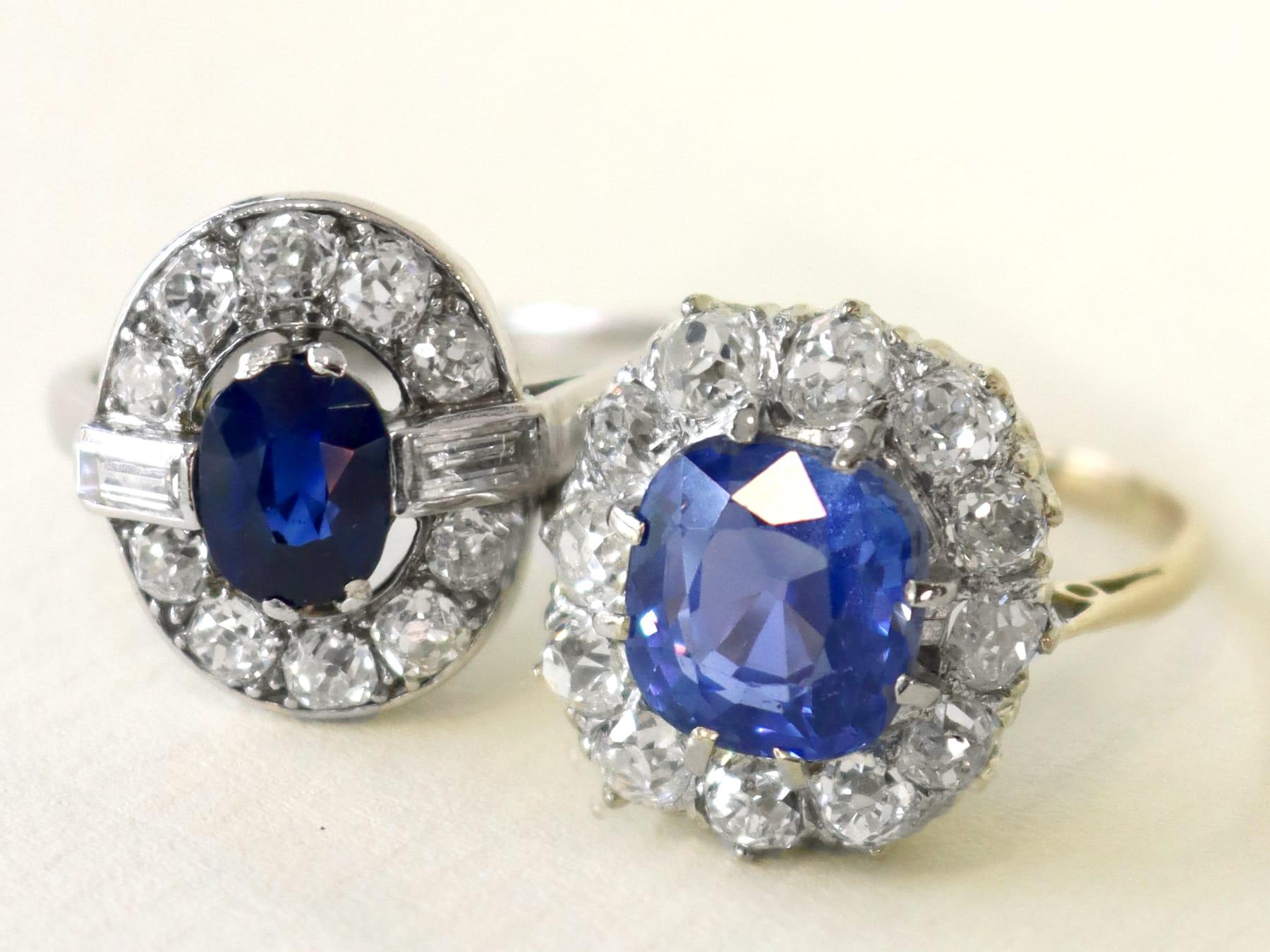 1,20 Karat Basalischer Saphir 1,28 Karat Diamant Platin Cluster-Ring Circa 1935 (Ovalschliff) im Angebot