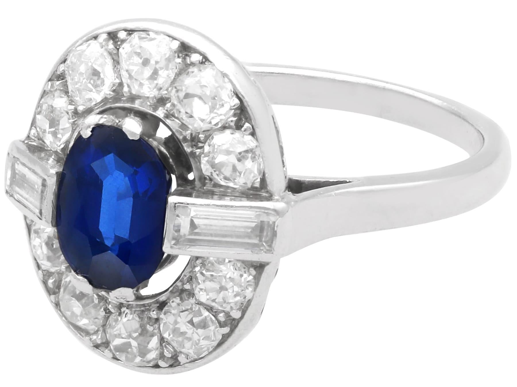1,20 Karat Basalischer Saphir 1,28 Karat Diamant Platin Cluster-Ring Circa 1935 für Damen oder Herren im Angebot
