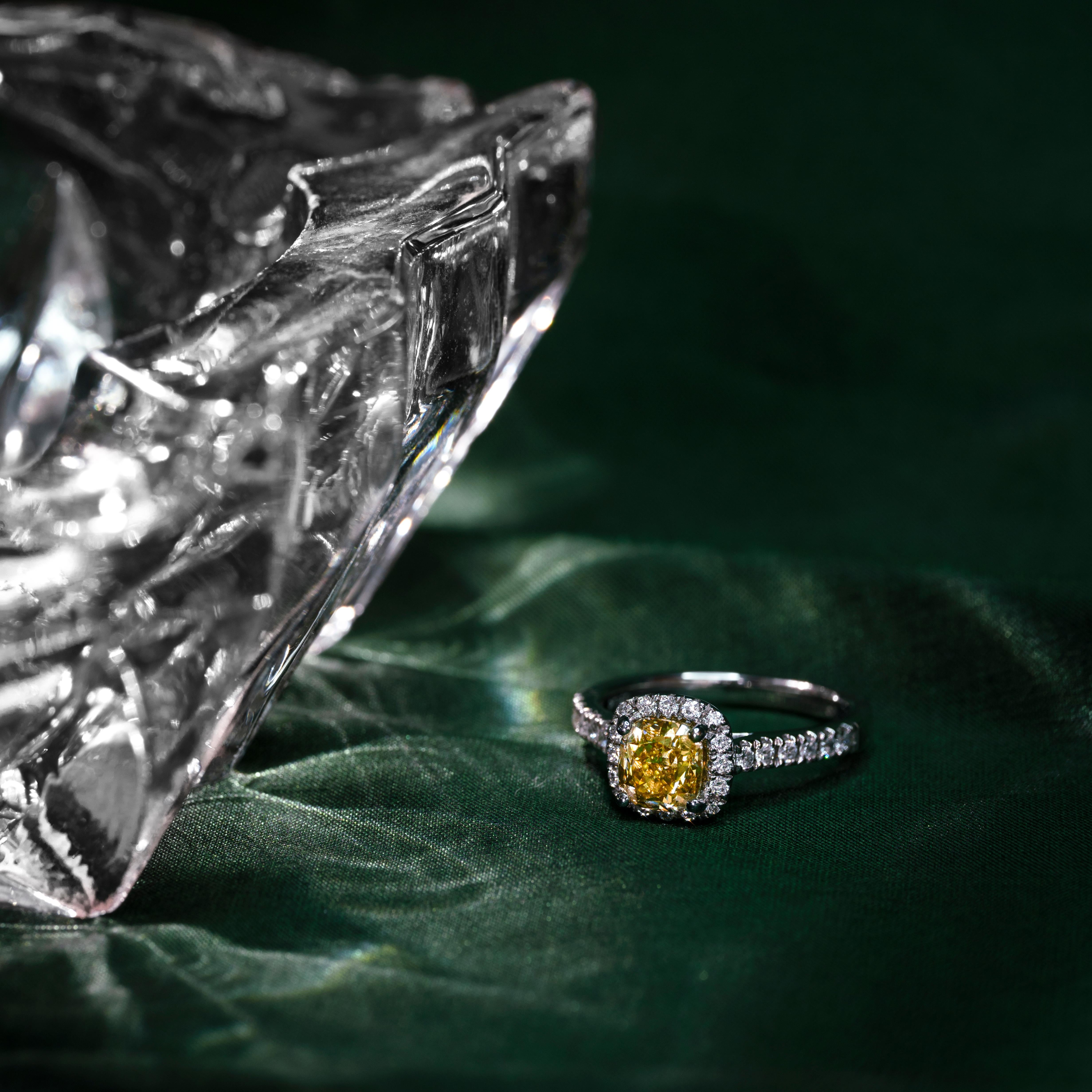 Modern 1.20 Carat Champagne Diamond Platinum Engagement Ring For Sale