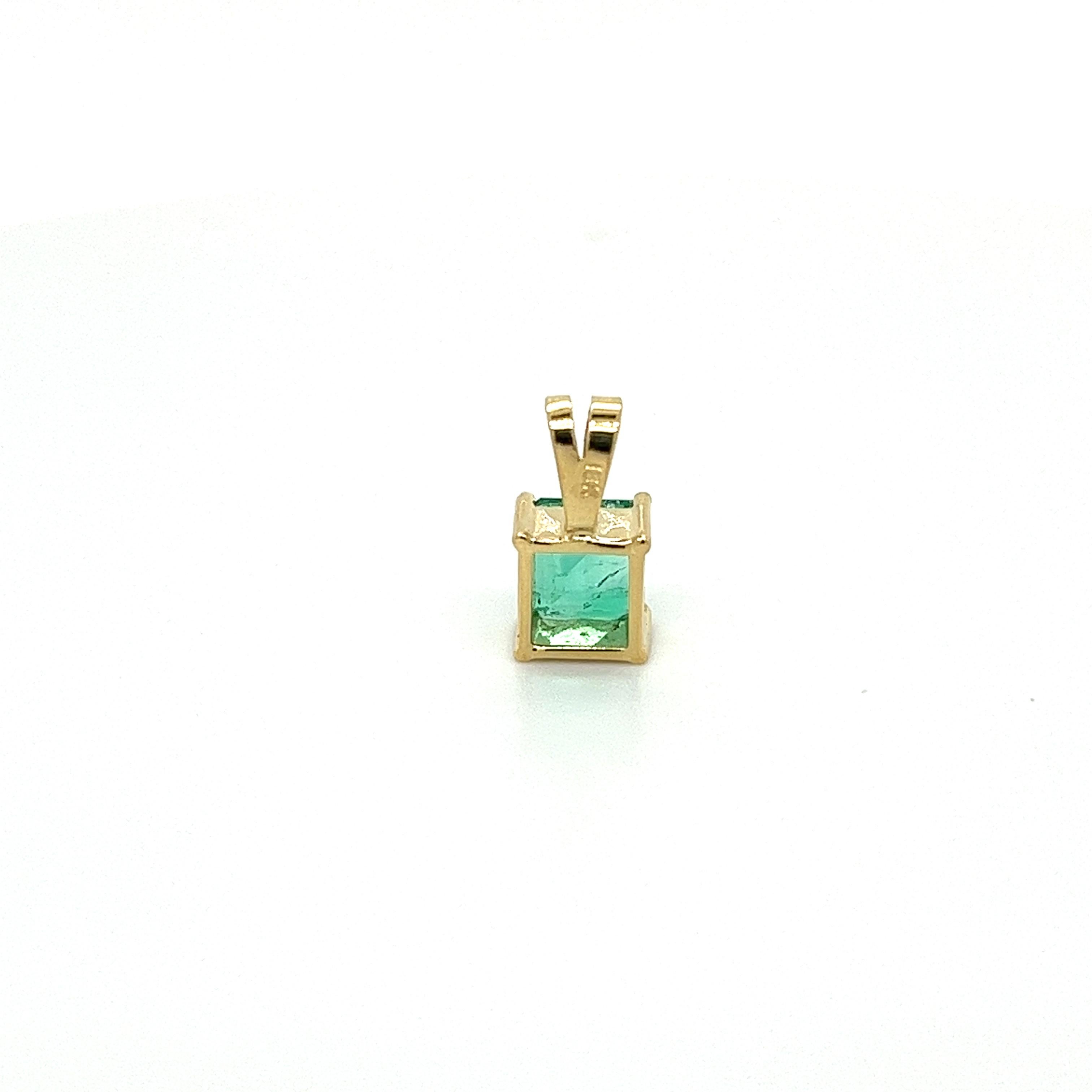 Emerald Cut 1.20 Carat Colombian Emerald Solitaire Pendant Necklace in 18K Yellow Gold For Sale