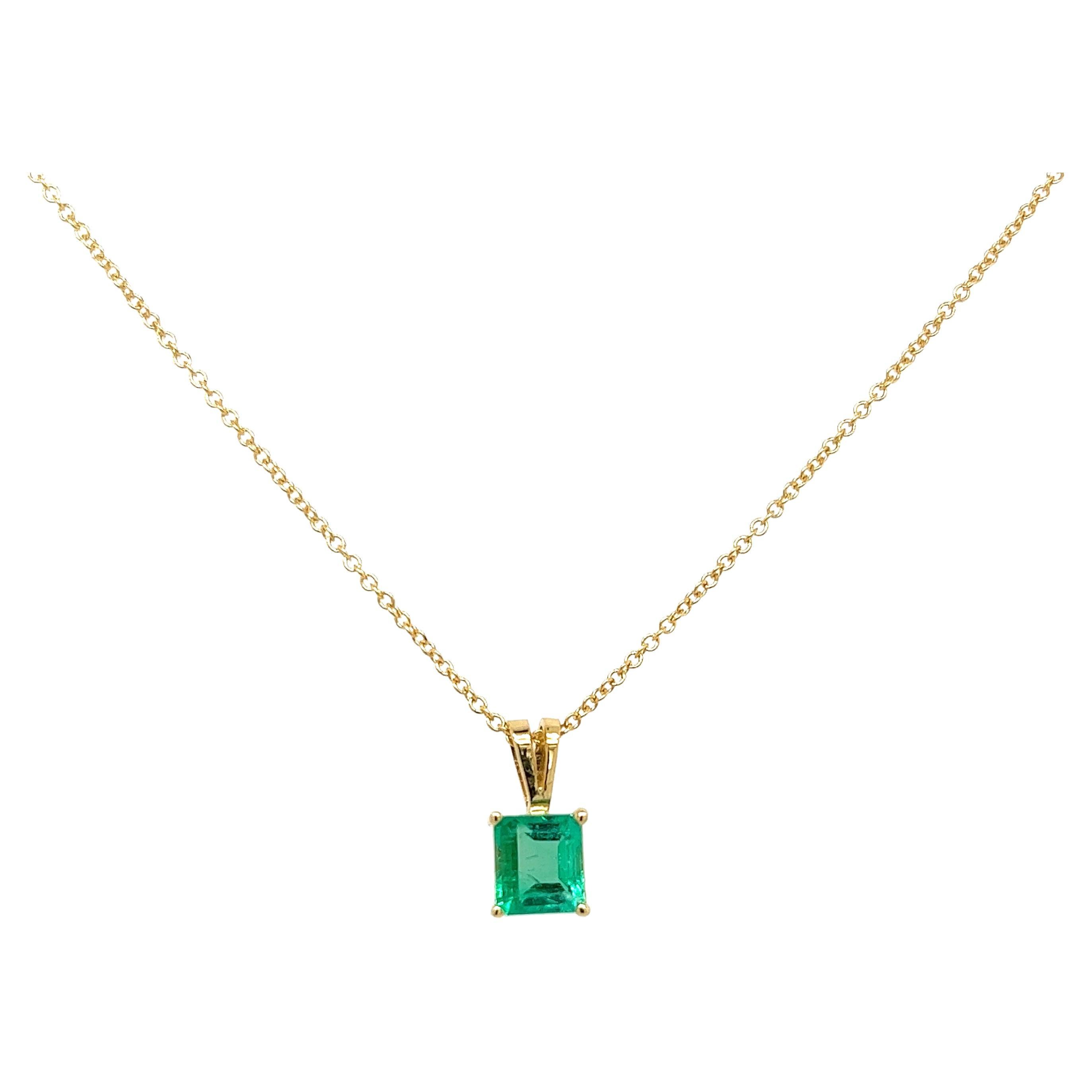 1.20 Carat Colombian Emerald Solitaire Pendant Necklace in 18K Yellow Gold