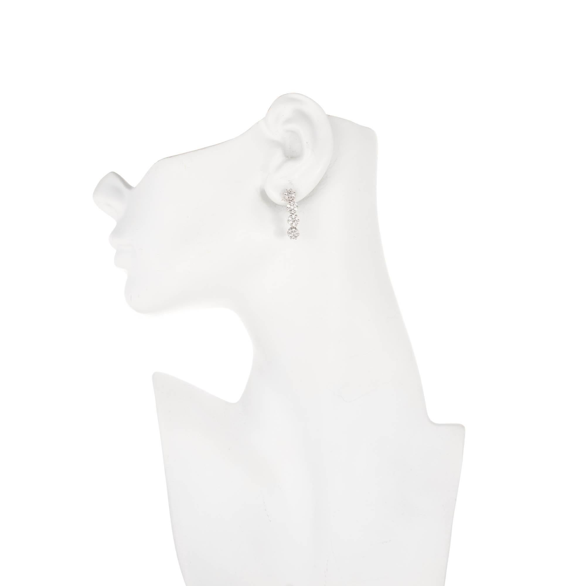 Pendants d'oreilles en or blanc avec grappe de diamants de 1,20 carat Pour femmes en vente