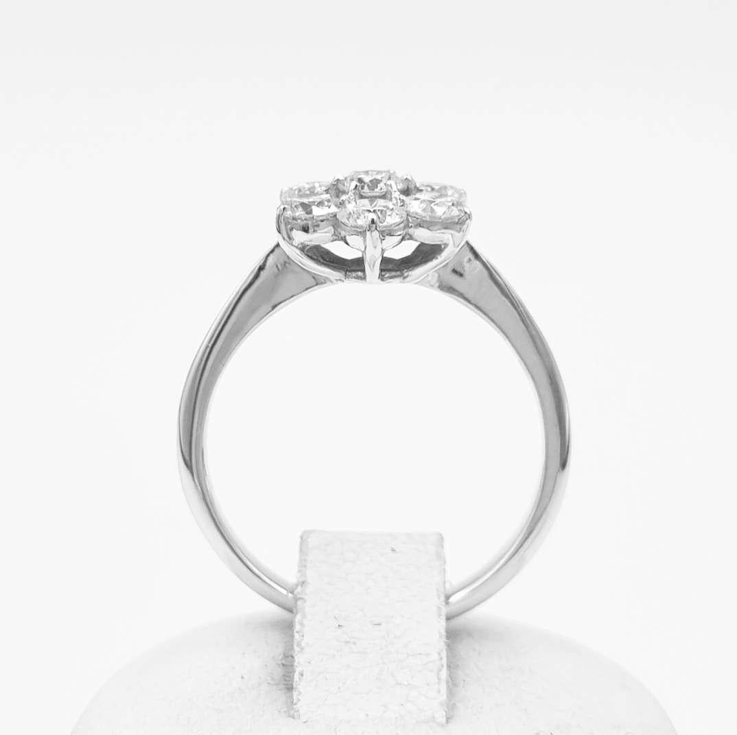 bague de fiancaille fleur