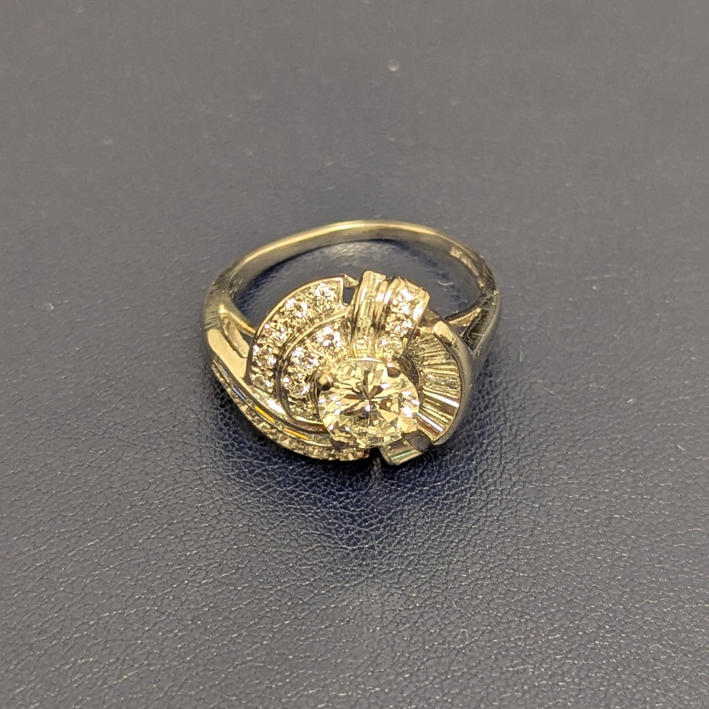 Taille brillant Bague de fiançailles cocktail halo de diamants 1,20 carat en platine en vente