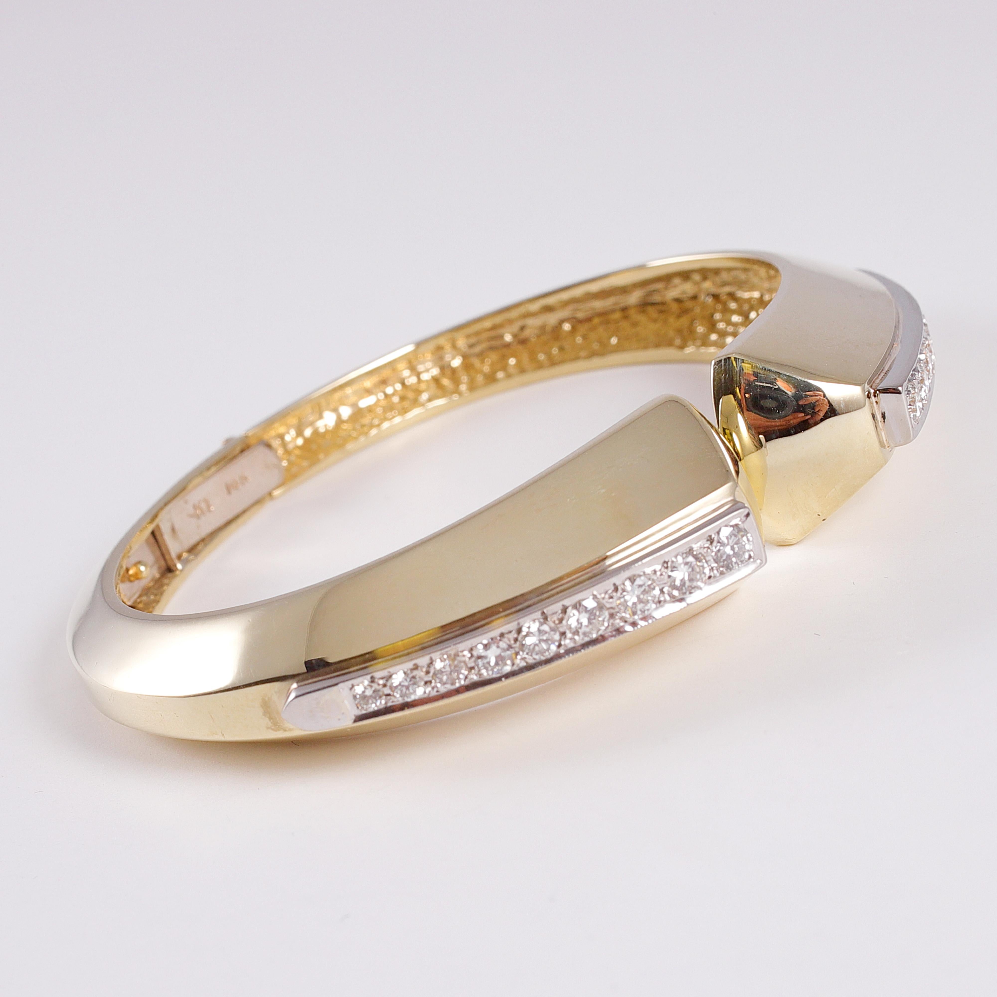 1.20 Carat Diamond Hinged Cuff Bracelet in 14 Karat Gold In Good Condition For Sale In Dallas, TX