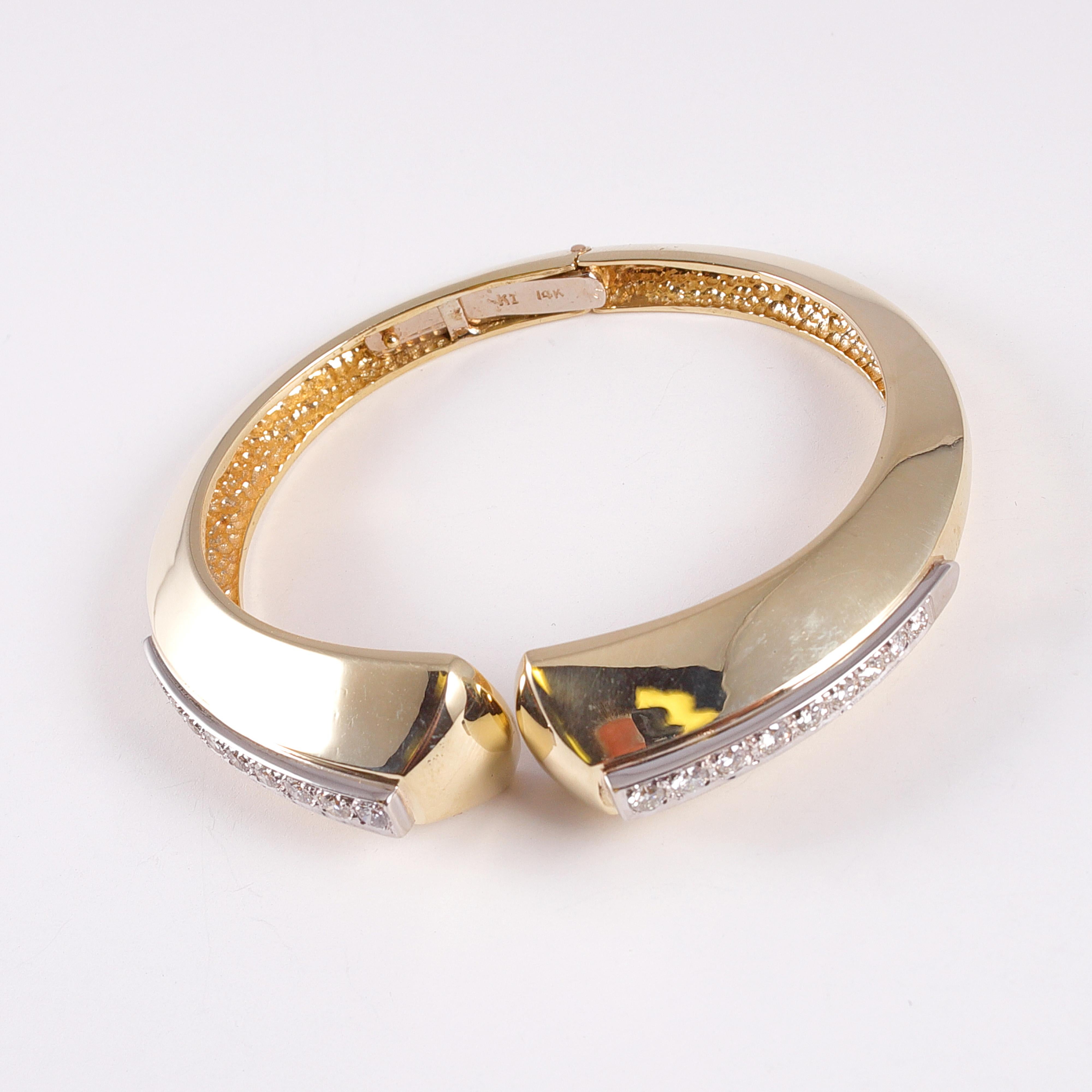 Women's or Men's 1.20 Carat Diamond Hinged Cuff Bracelet in 14 Karat Gold For Sale