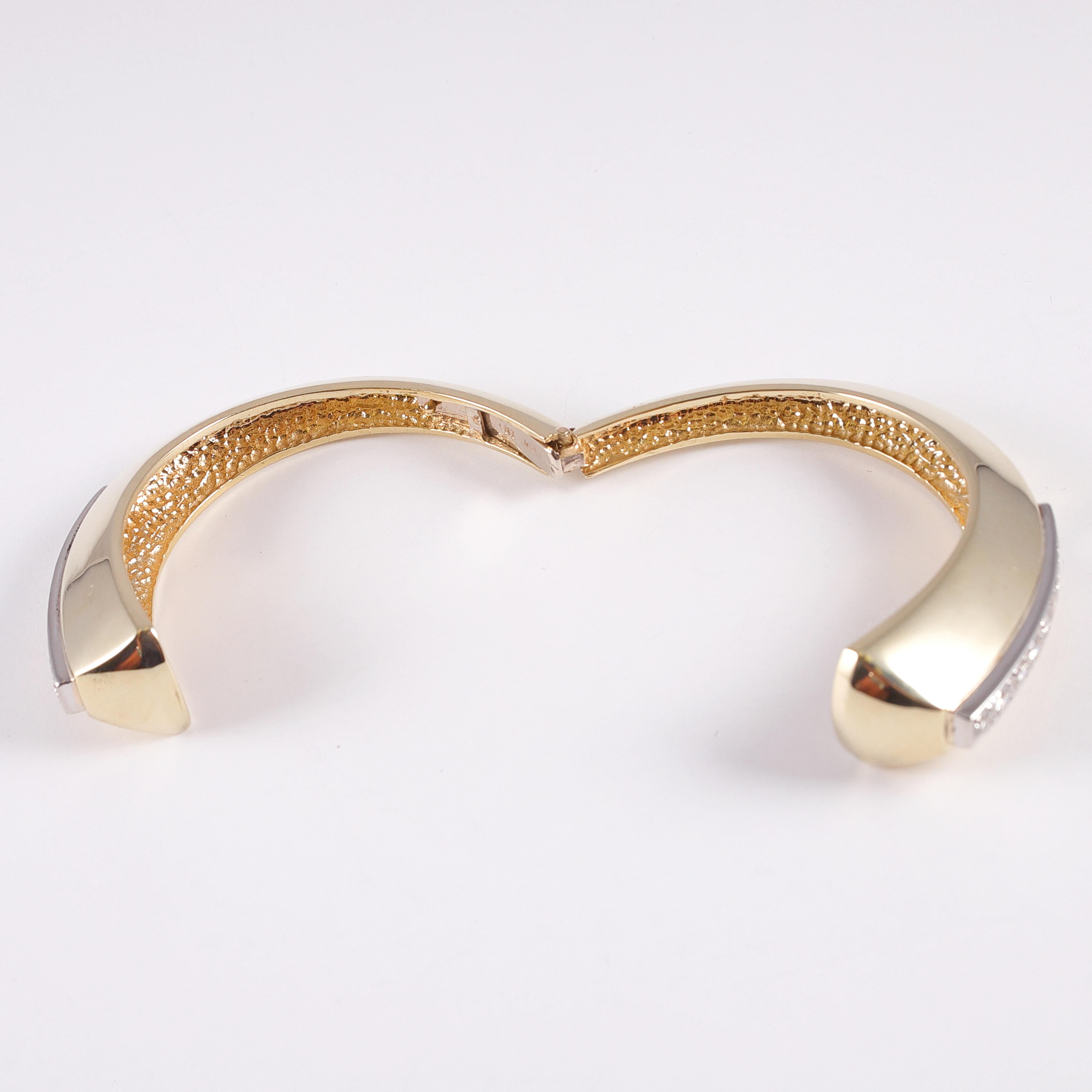 1.20 Carat Diamond Hinged Cuff Bracelet in 14 Karat Gold For Sale 1