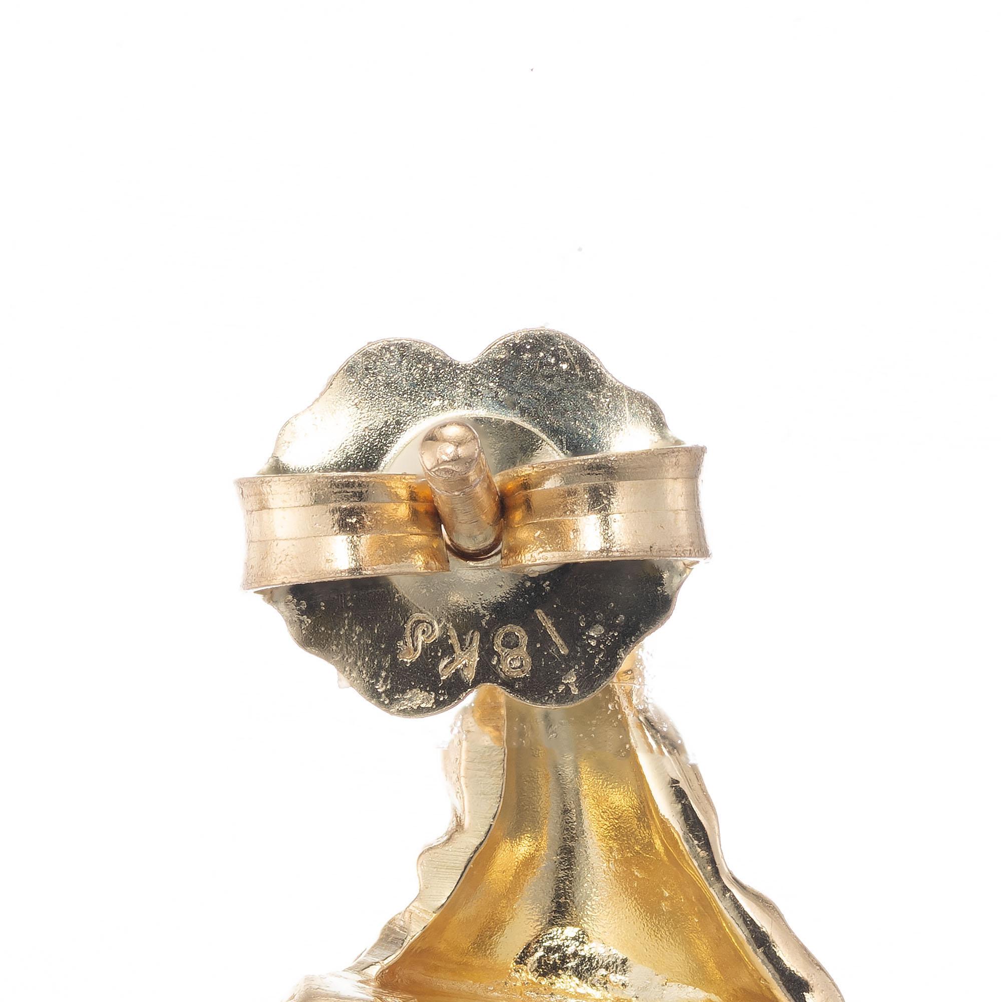 Boucles d'oreilles en or et platine à trois rangs de diamants de 1,20 carat Bon état - En vente à Stamford, CT