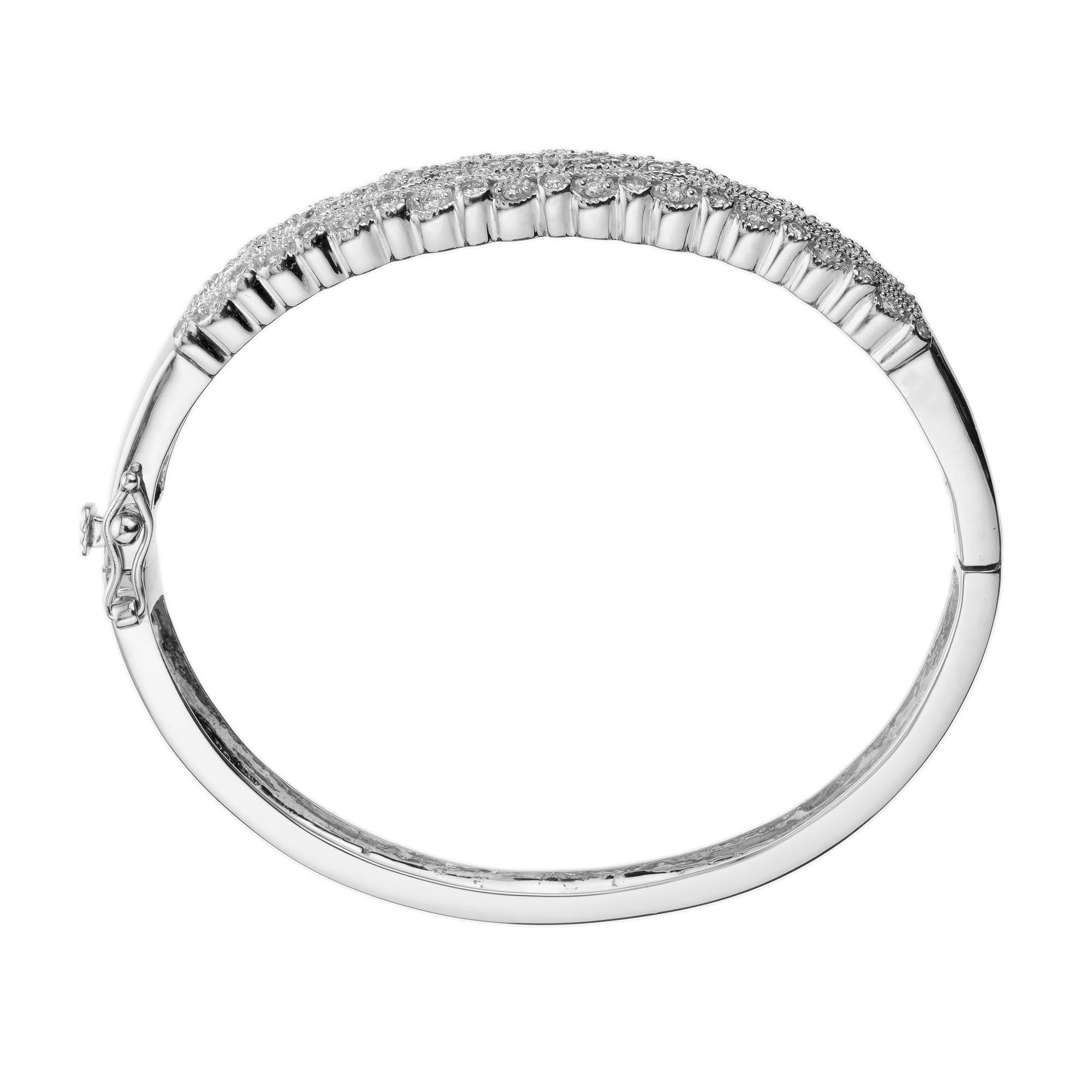 1.20 Carat Diamond White Gold Bangle Bracelet In Good Condition For Sale In Stamford, CT