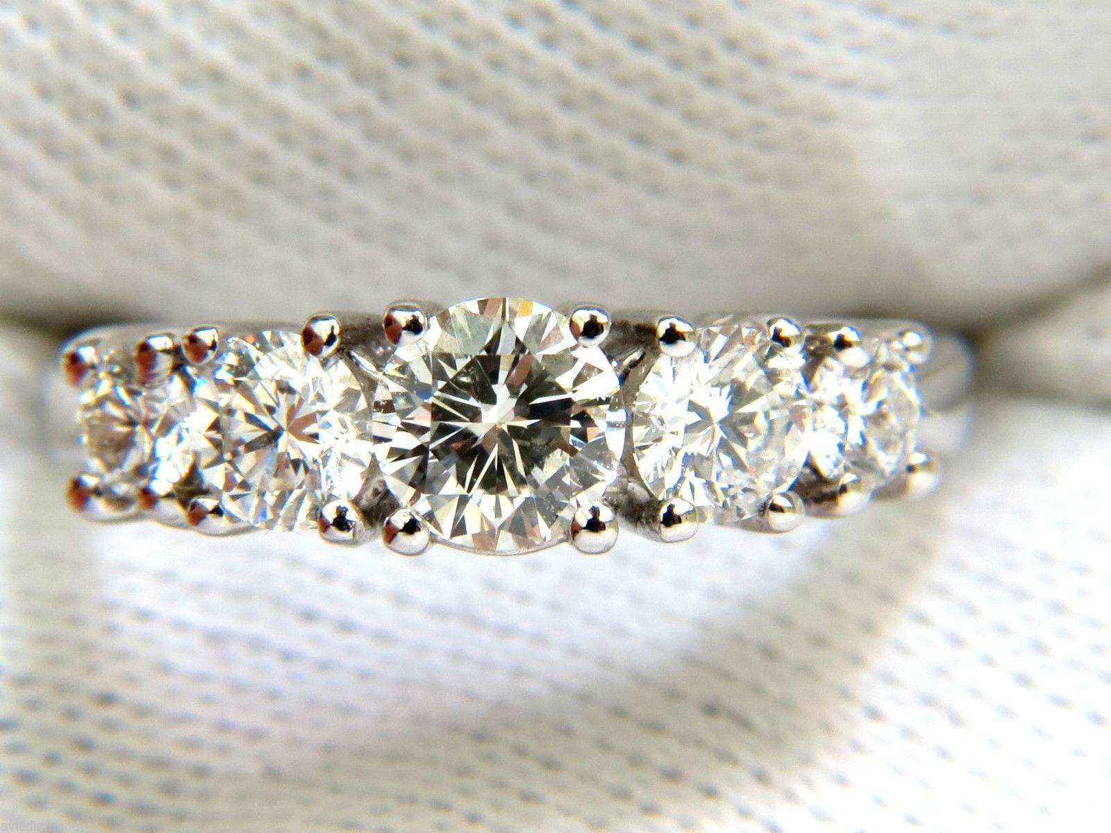 1.20 Carat Diamonds Band Five-Stone Ring 14 Karat H/VS In New Condition For Sale In New York, NY