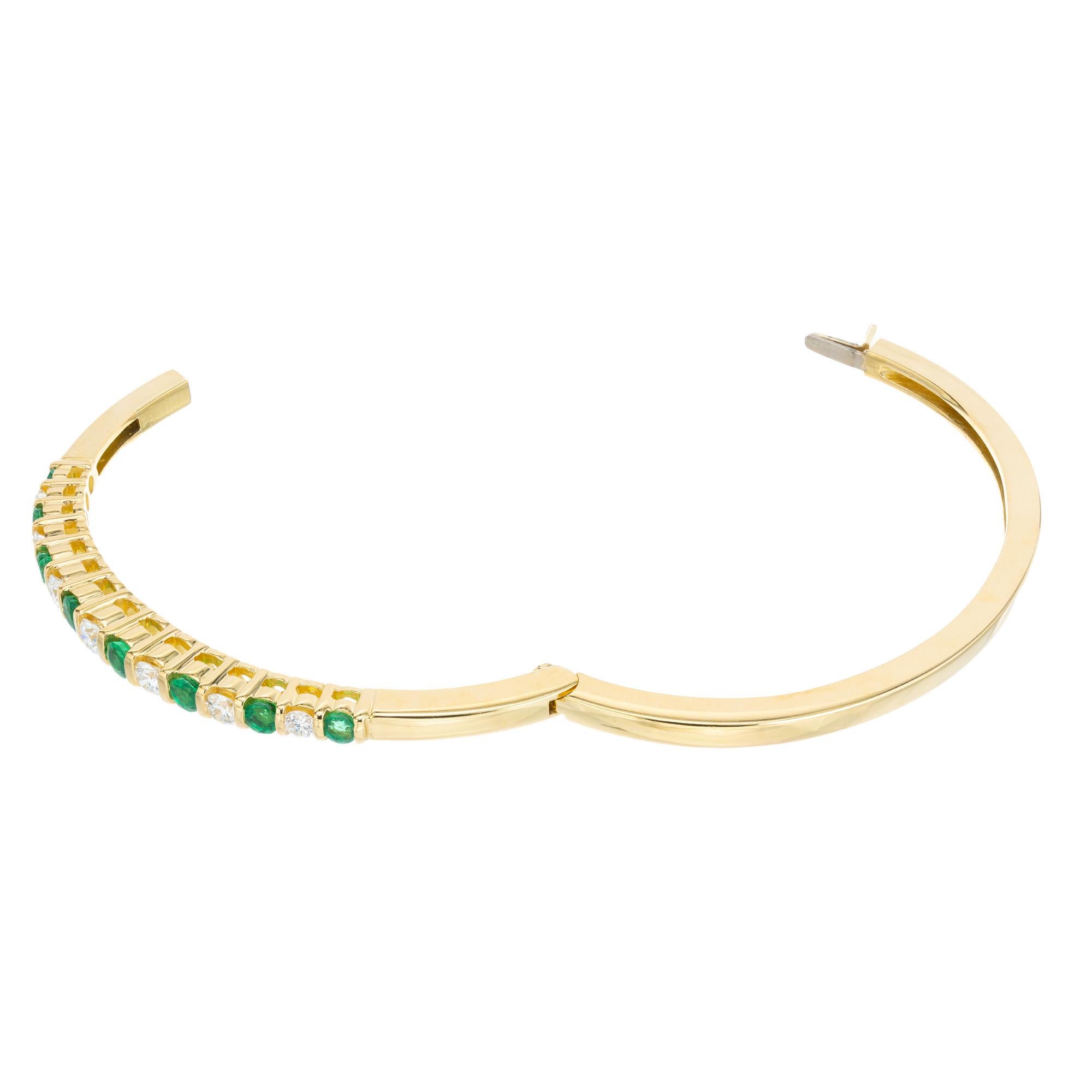 Round Cut 1.20 Carat Emerald Diamond Bar Set Yellow Gold Hinged Bangle Bracelet  For Sale