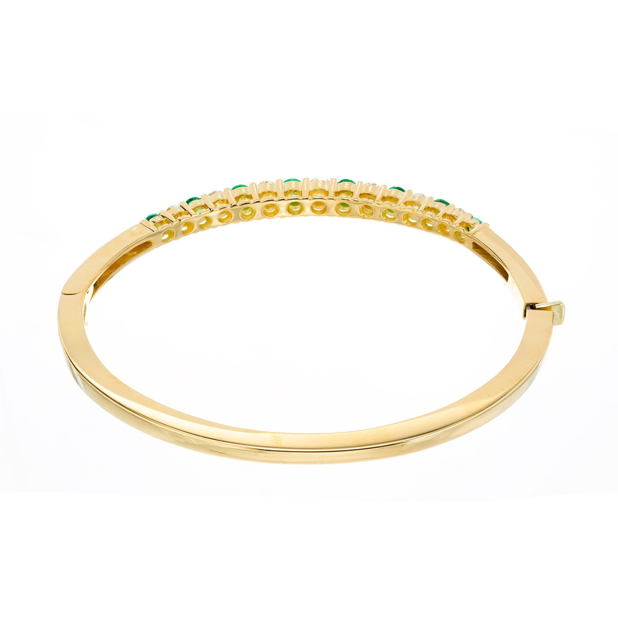 1.20 Carat Emerald Diamond Bar Set Yellow Gold Hinged Bangle Bracelet  For Sale 1