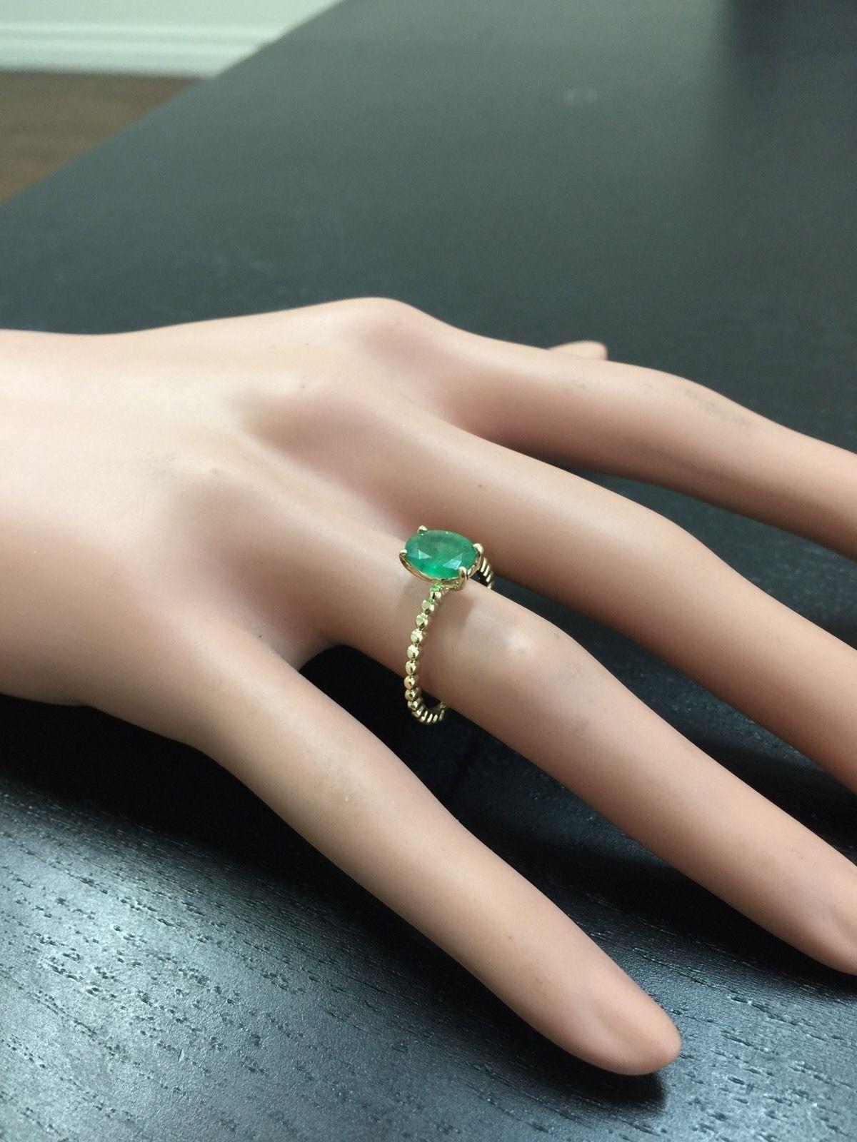 1.20 Carat Exquisite Natural Emerald 14 Karat Solid Yellow Gold Ring For Sale 1