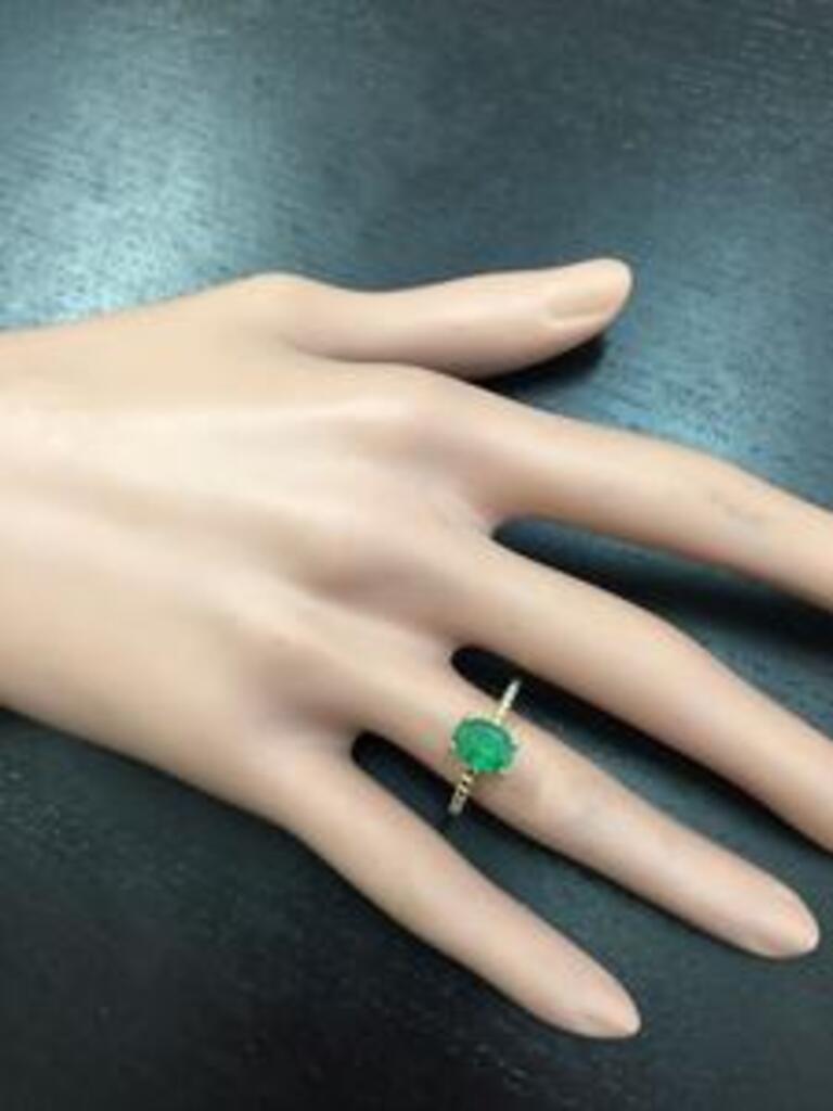 1.20 Carat Exquisite Natural Emerald 14 Karat Solid Yellow Gold Ring For Sale 2