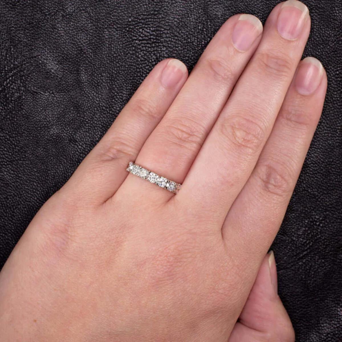 Modern 1.20 Carat Ideal F-G VS Diamond Half Eternity Wedding Band White Gold Ring For Sale